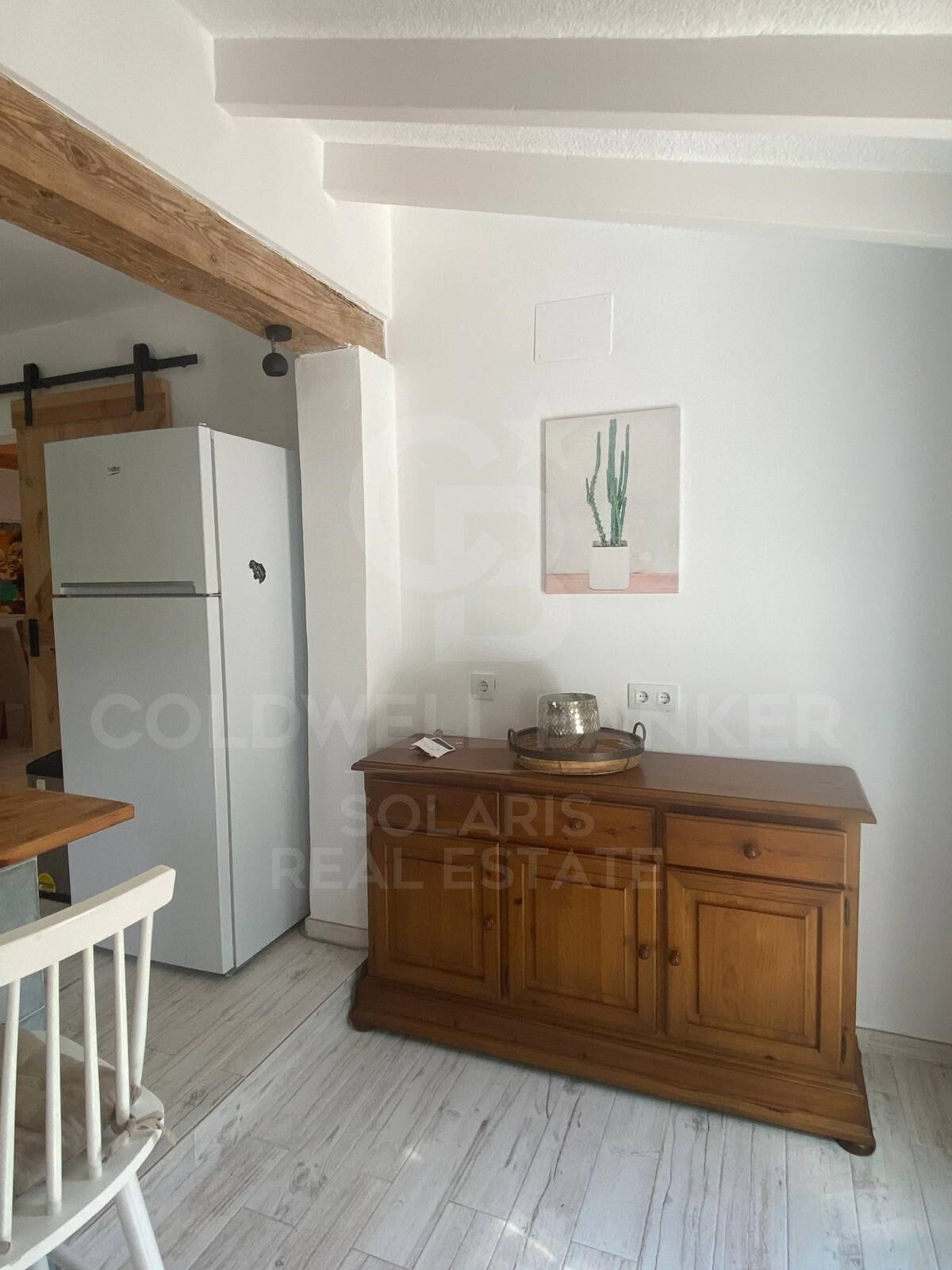 Villa rénovée avec piscine, grand jardin et garage à louer