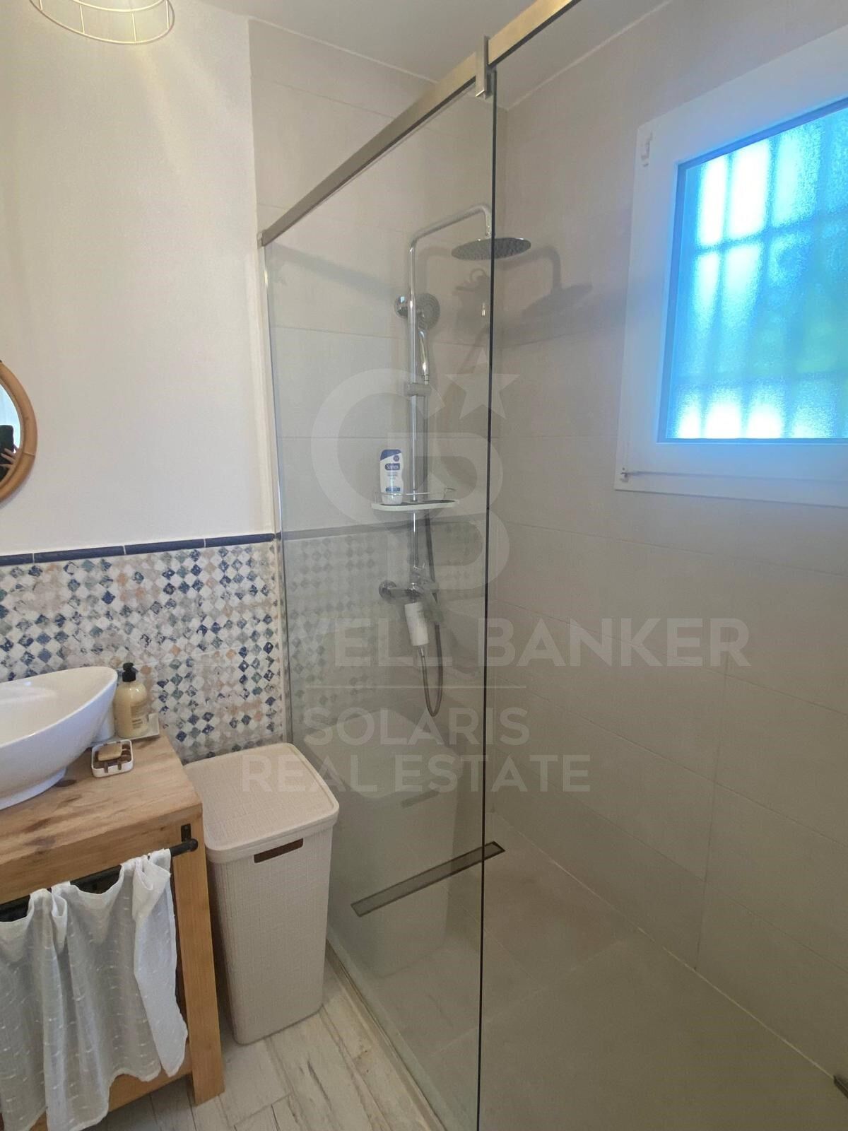 Villa rénovée avec piscine, grand jardin et garage à louer