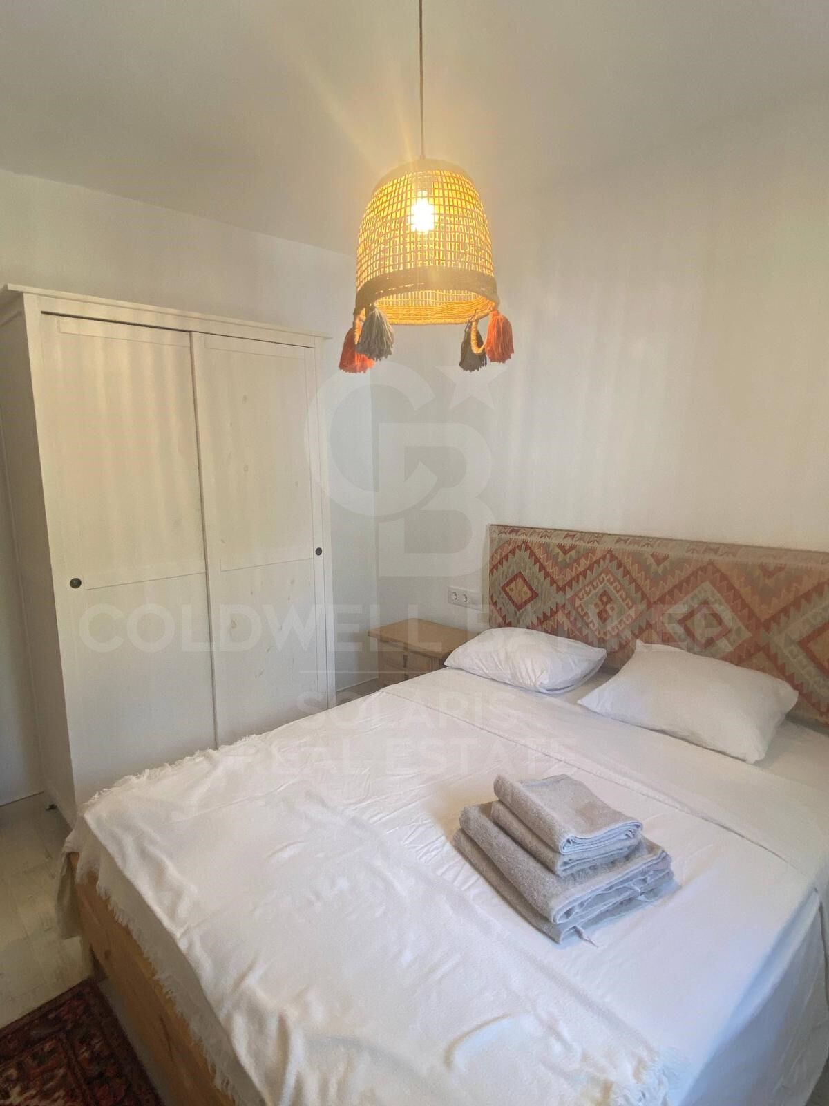 Villa rénovée avec piscine, grand jardin et garage à louer
