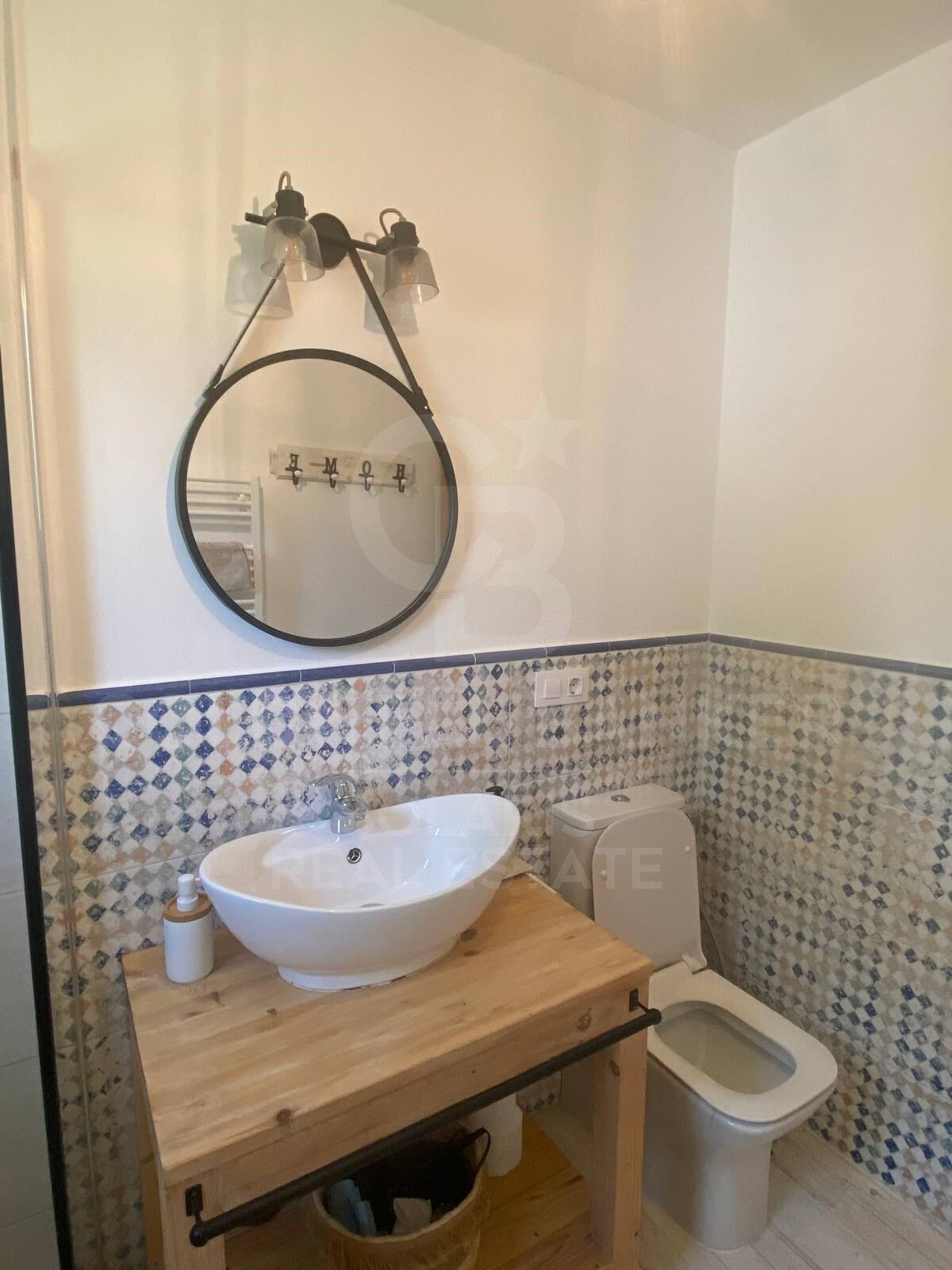 Villa rénovée avec piscine, grand jardin et garage à louer