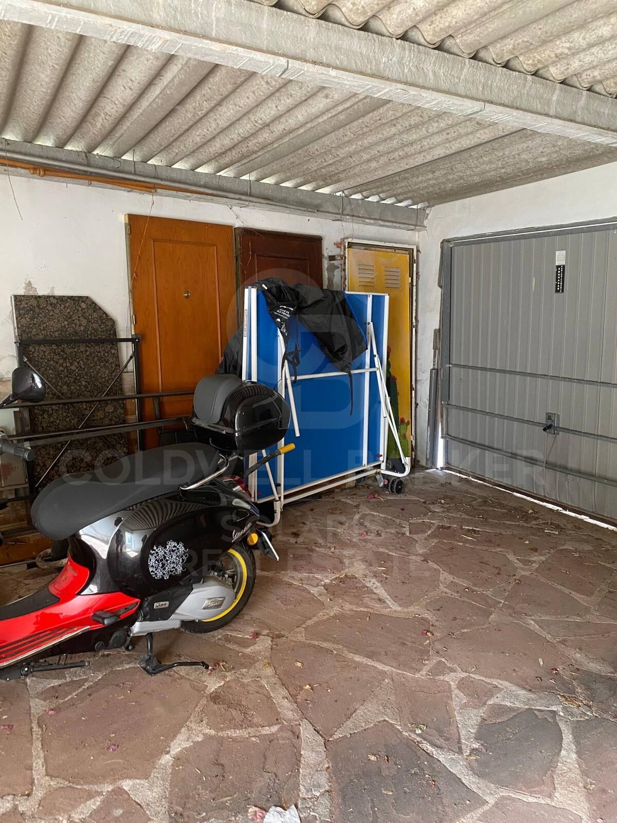 Villa rénovée avec piscine, grand jardin et garage à louer