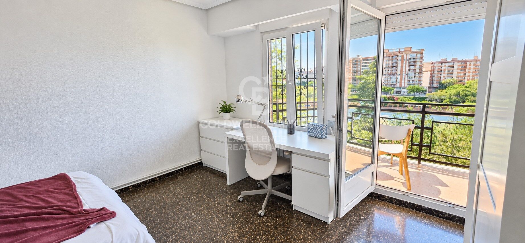 Investition mit sofortiger Rendite: 150 m² große Wohnung mit Blick auf das Turia-Flussbett