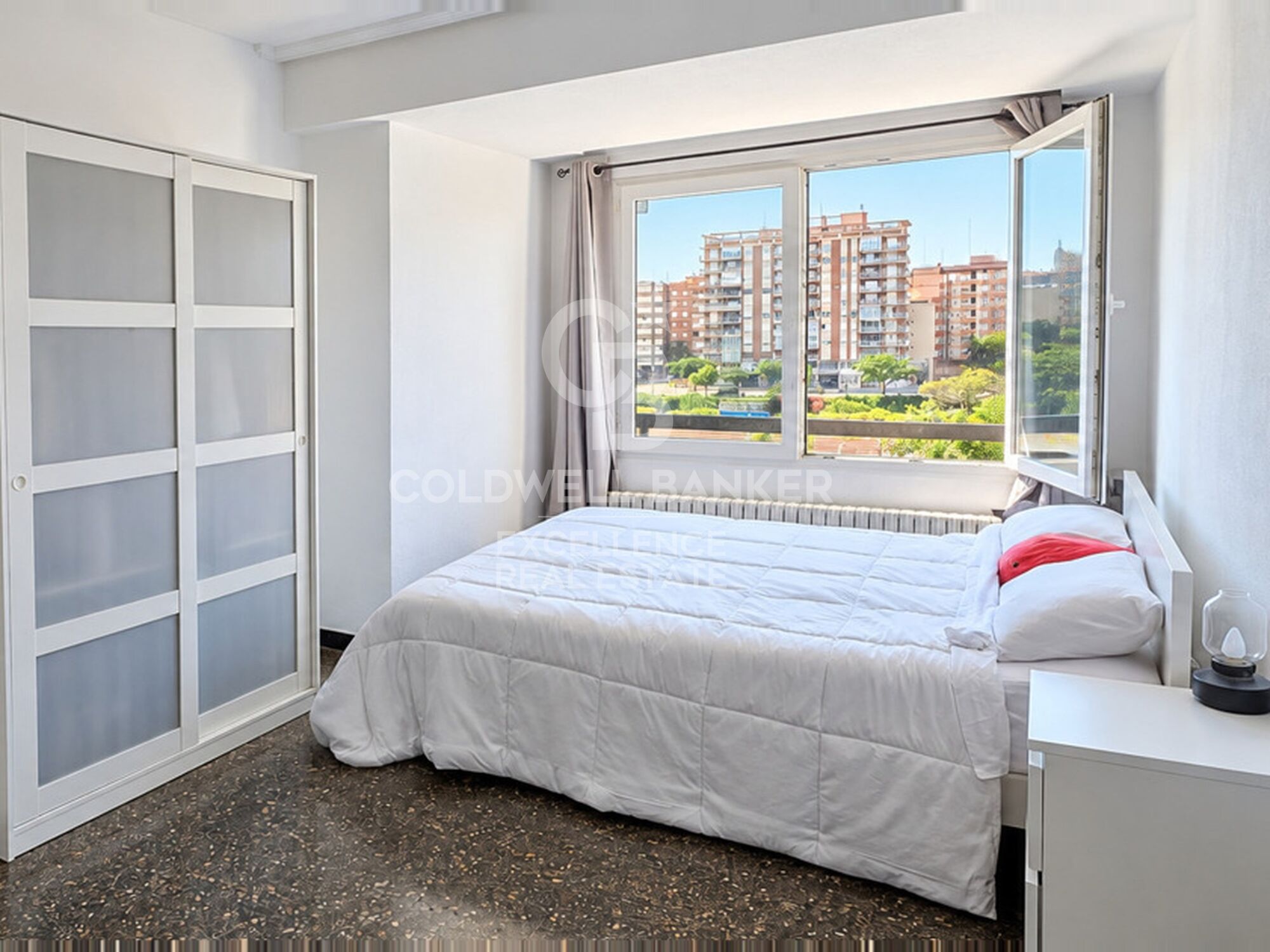 Inversión con rentabilidad inmediata: piso de 150 m2 con vistas al cauce del Turia