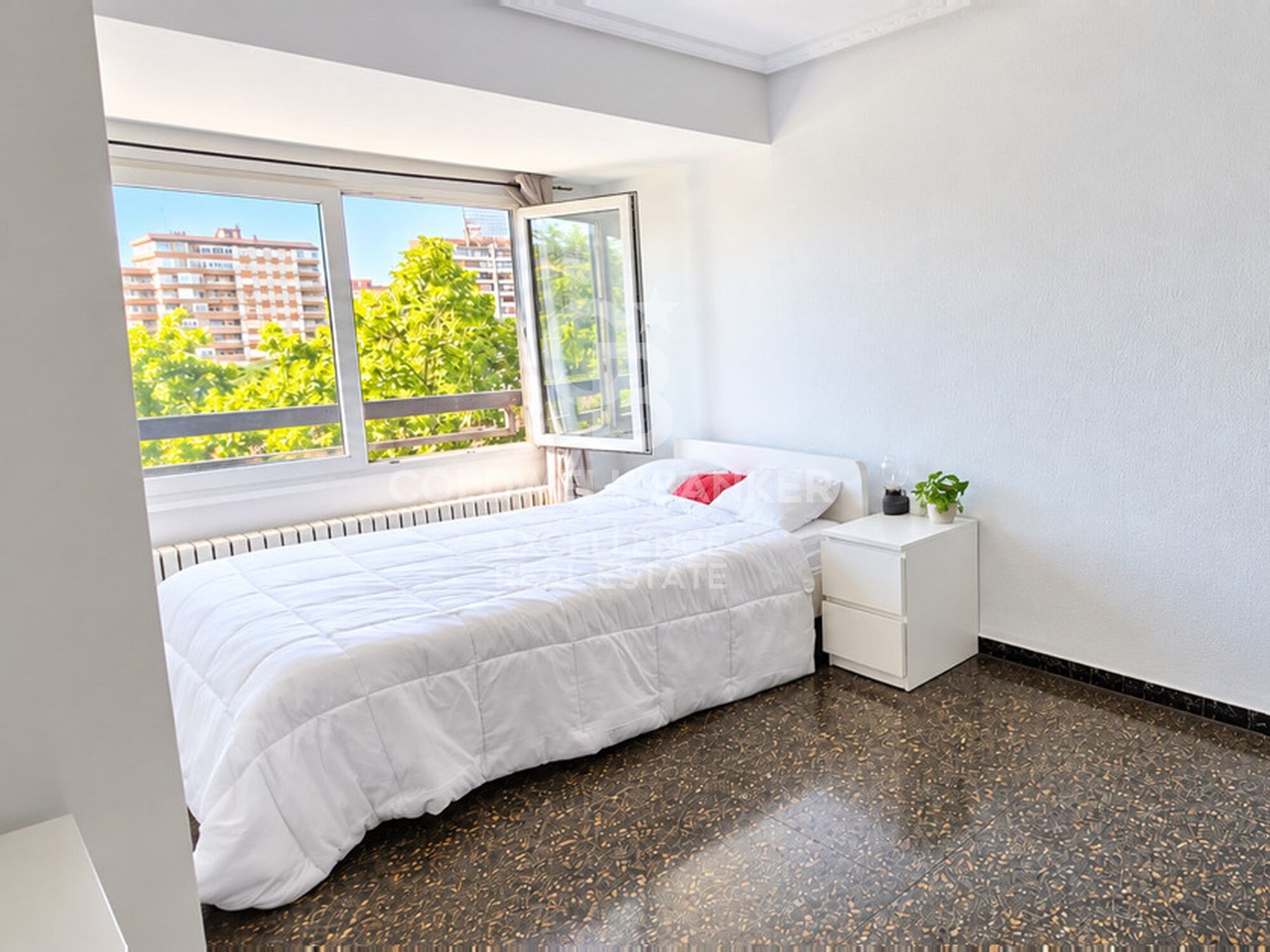 Inversión con rentabilidad inmediata: piso de 150 m2 con vistas al cauce del Turia