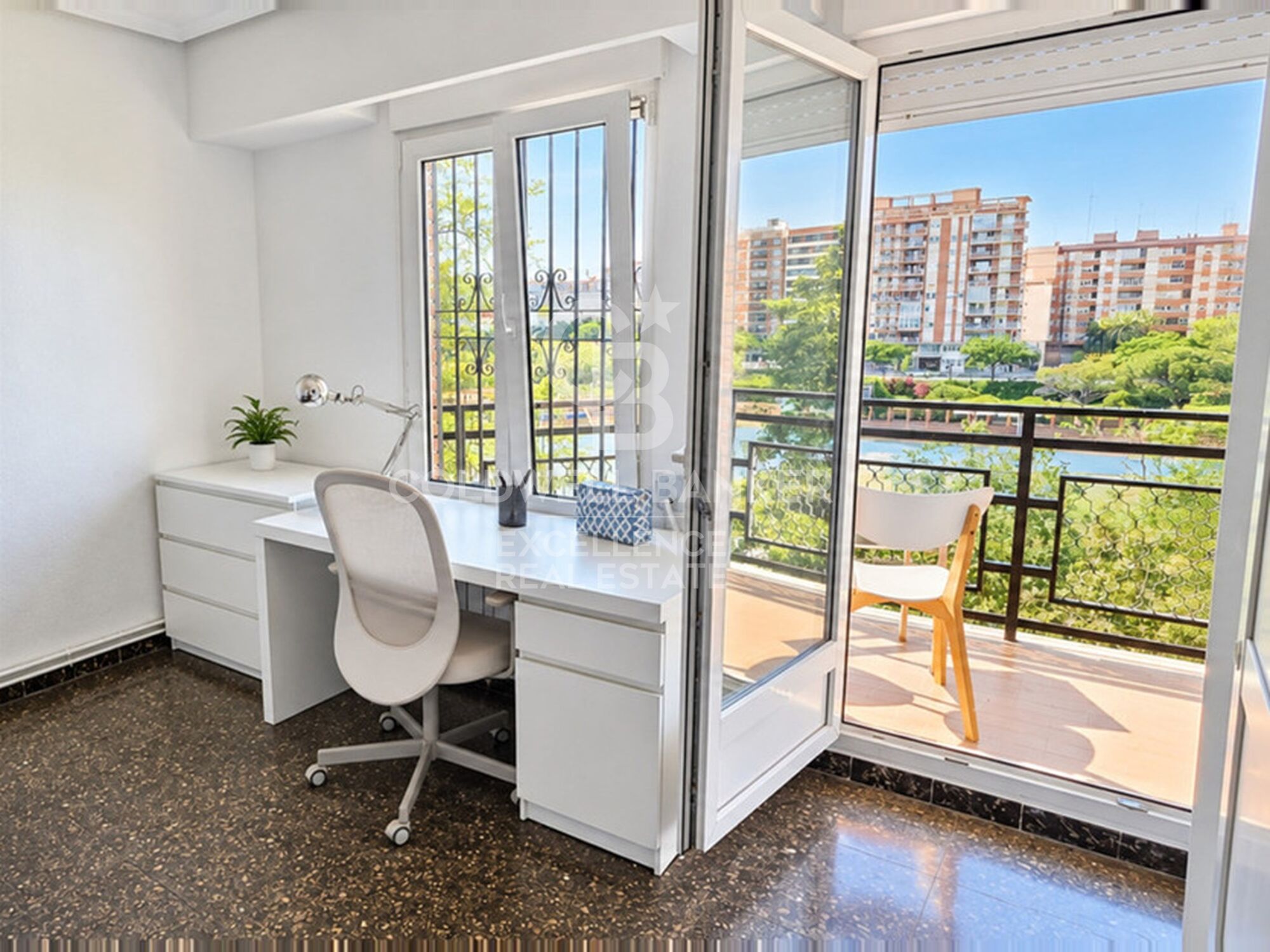 Inversión con rentabilidad inmediata: piso de 150 m2 con vistas al cauce del Turia