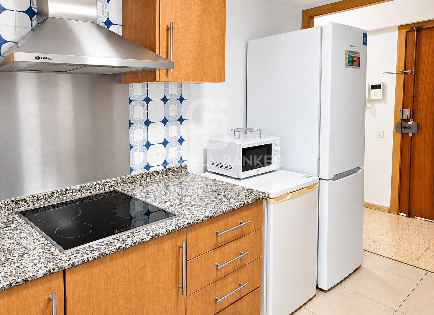 Investment with immediate return: 5-bedroom flat next to universities
