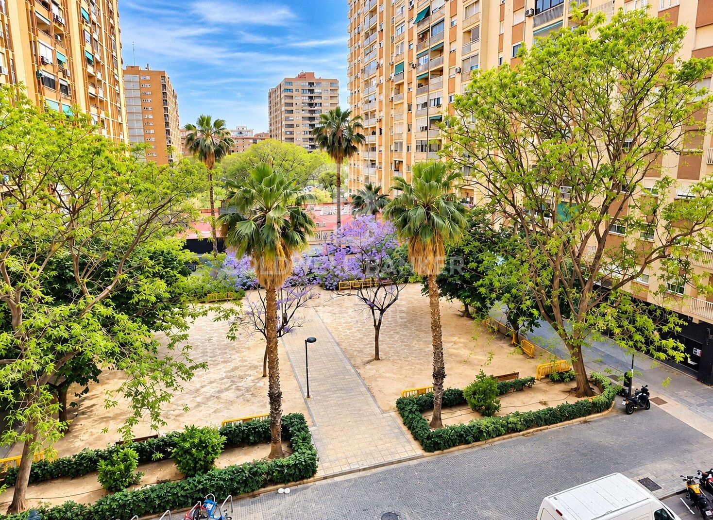 Investment with immediate return: 5-bedroom flat next to universities
