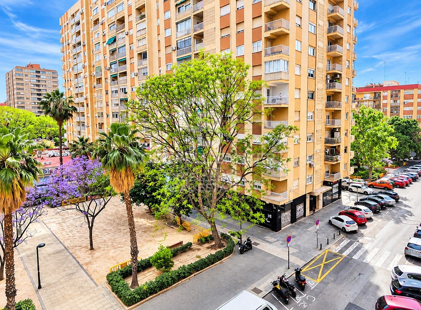Investment with immediate return: 5-bedroom flat next to universities