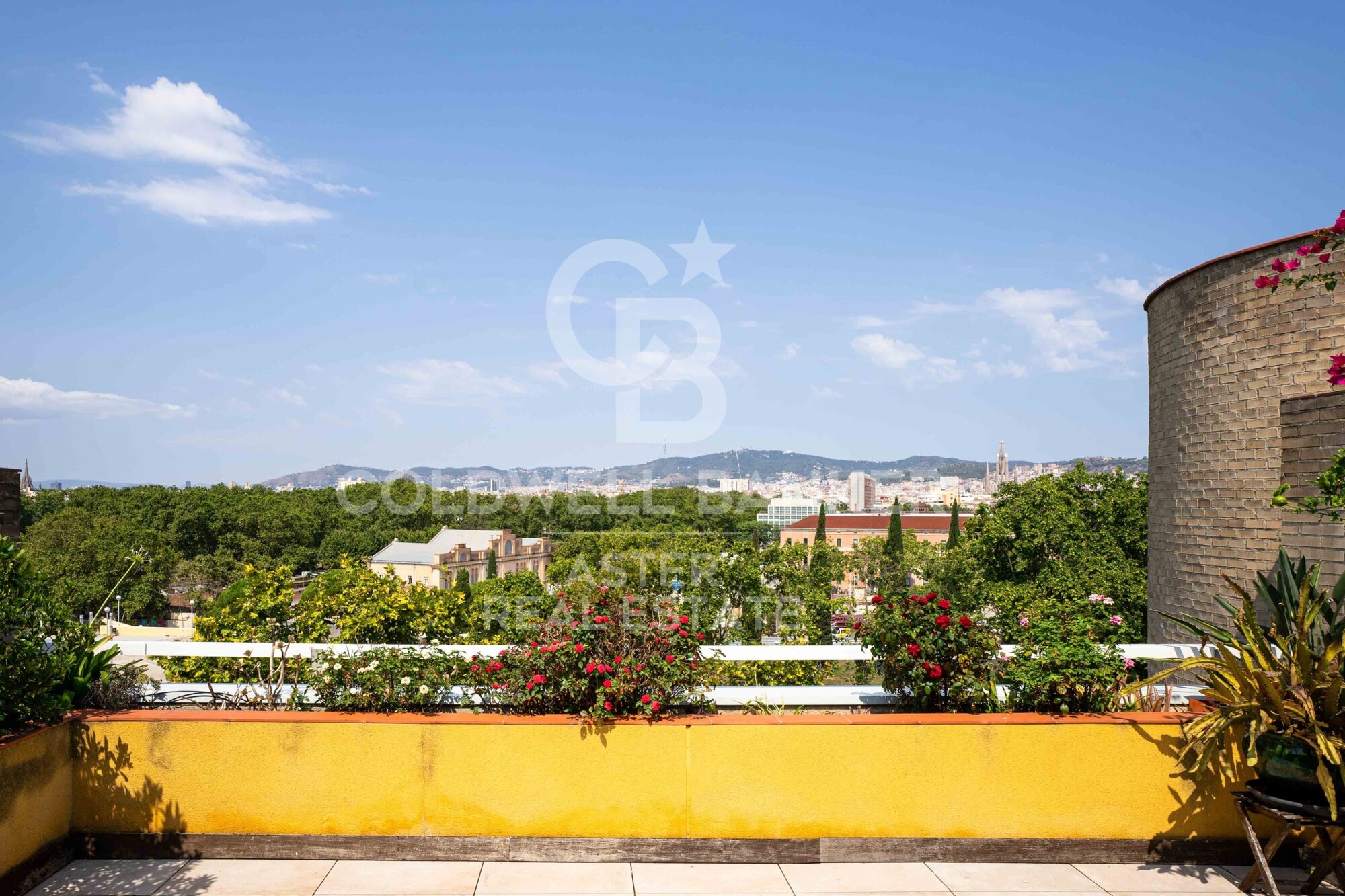 Duplex penthouse with terrace and sea views, Vila Olímpica