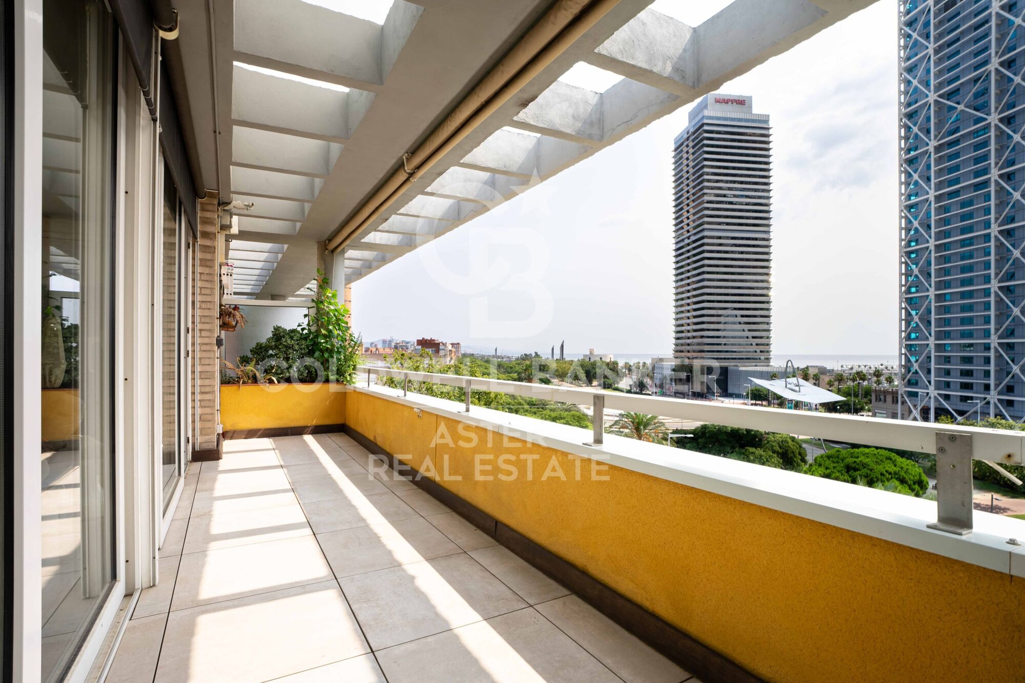 Duplex penthouse with terrace and sea views, Vila Olímpica