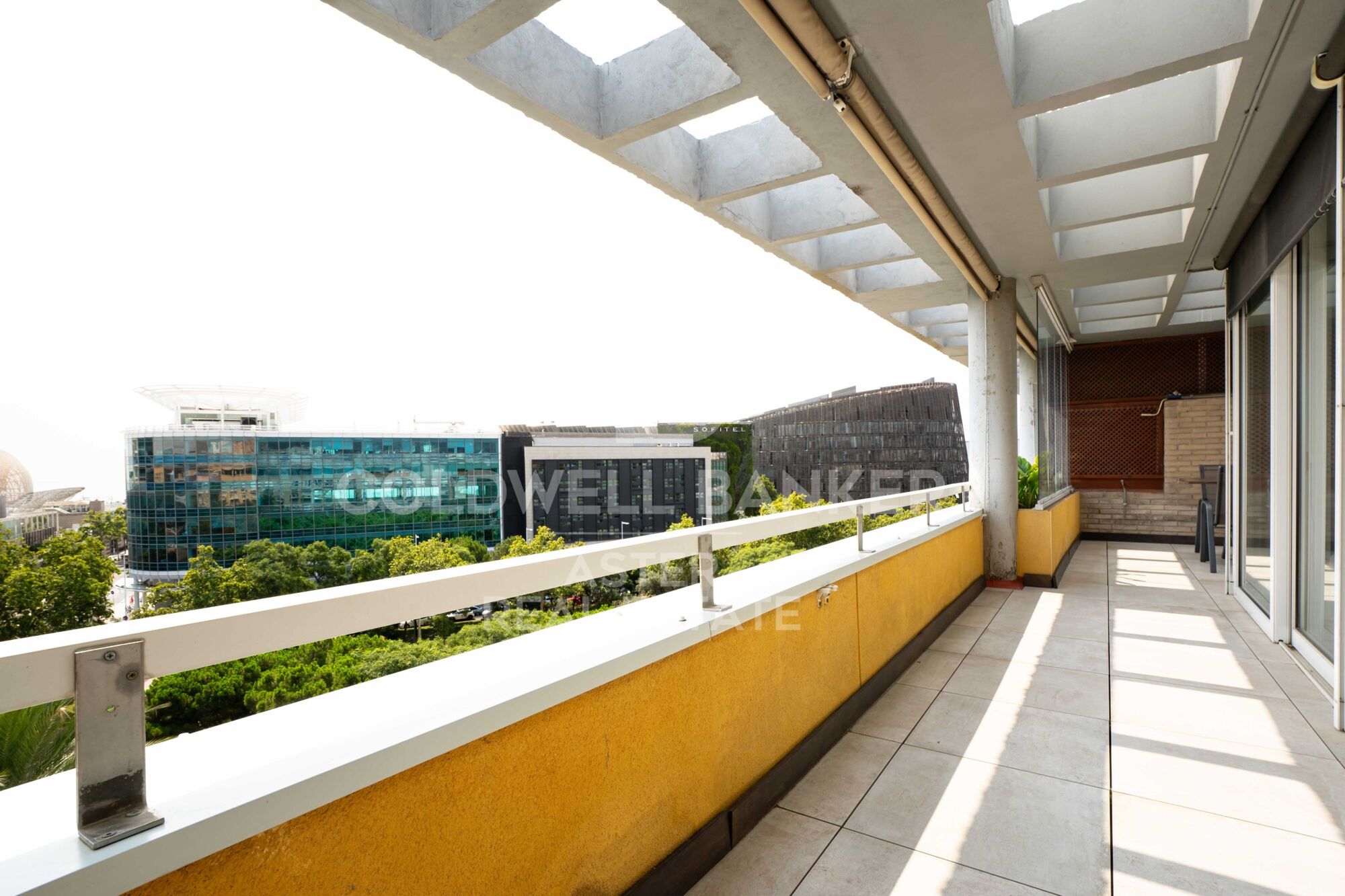 Duplex penthouse with terrace and sea views, Vila Olímpica