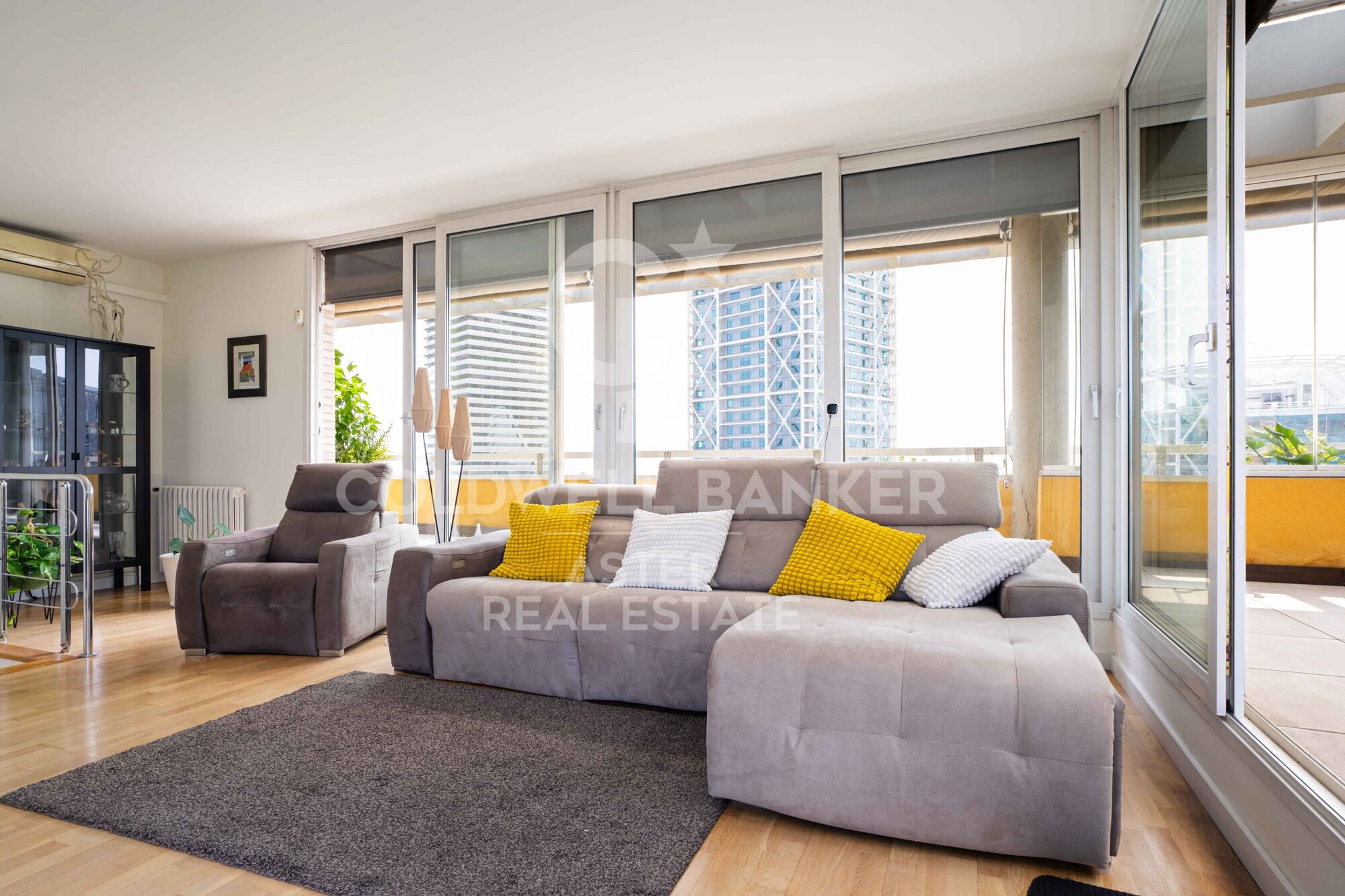 Duplex penthouse with terrace and sea views, Vila Olímpica