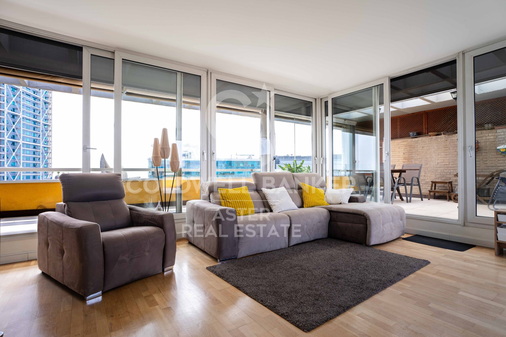 Duplex penthouse with terrace and sea views, Vila Olímpica