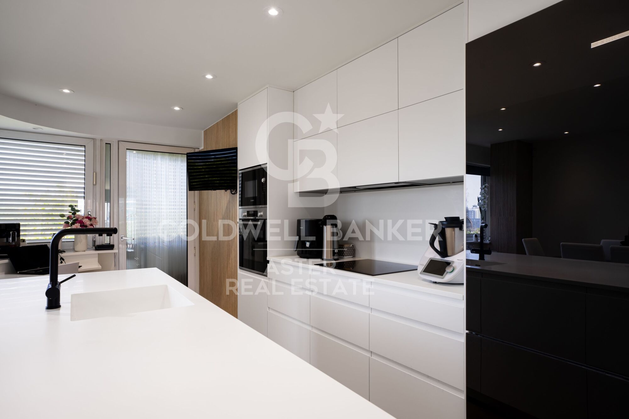 Duplex penthouse with terrace and sea views, Vila Olímpica