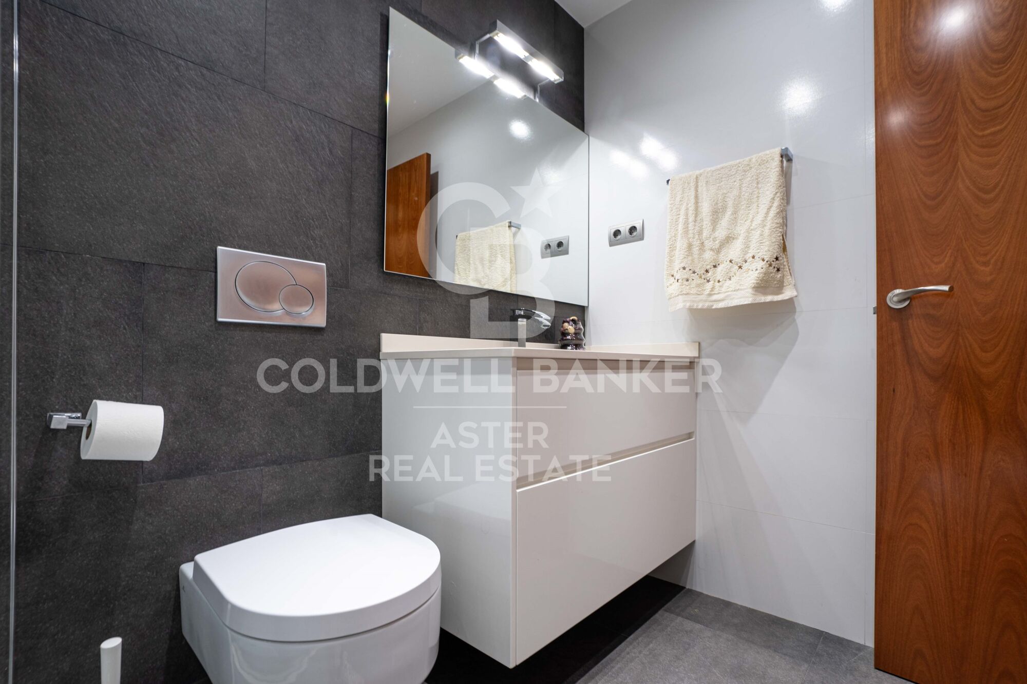 Duplex penthouse with terrace and sea views, Vila Olímpica