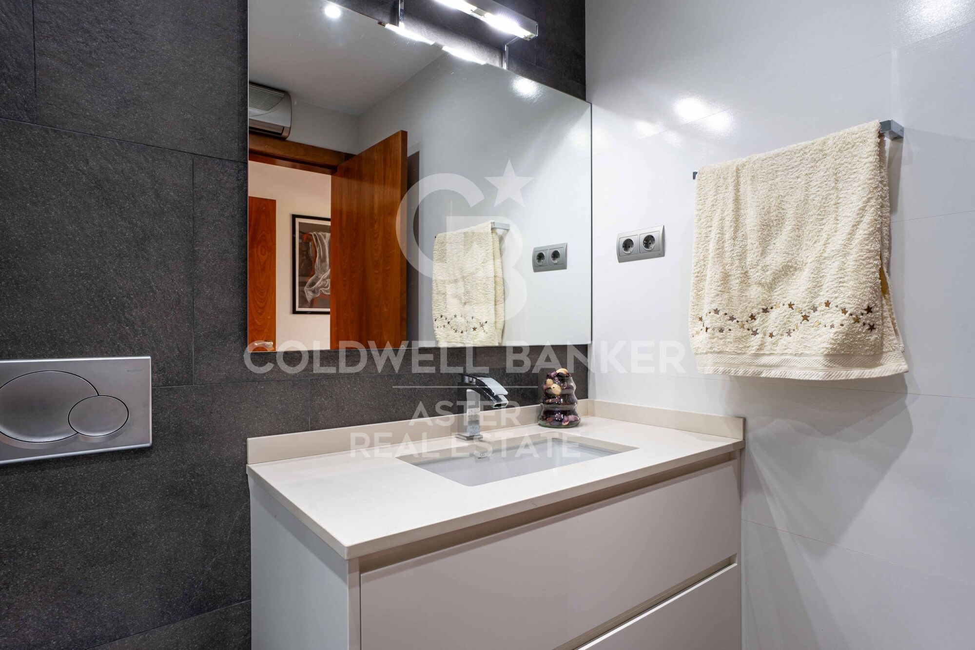 Duplex penthouse with terrace and sea views, Vila Olímpica