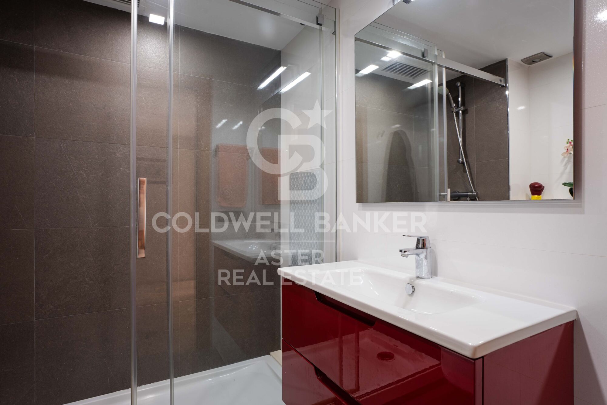 Duplex penthouse with terrace and sea views, Vila Olímpica