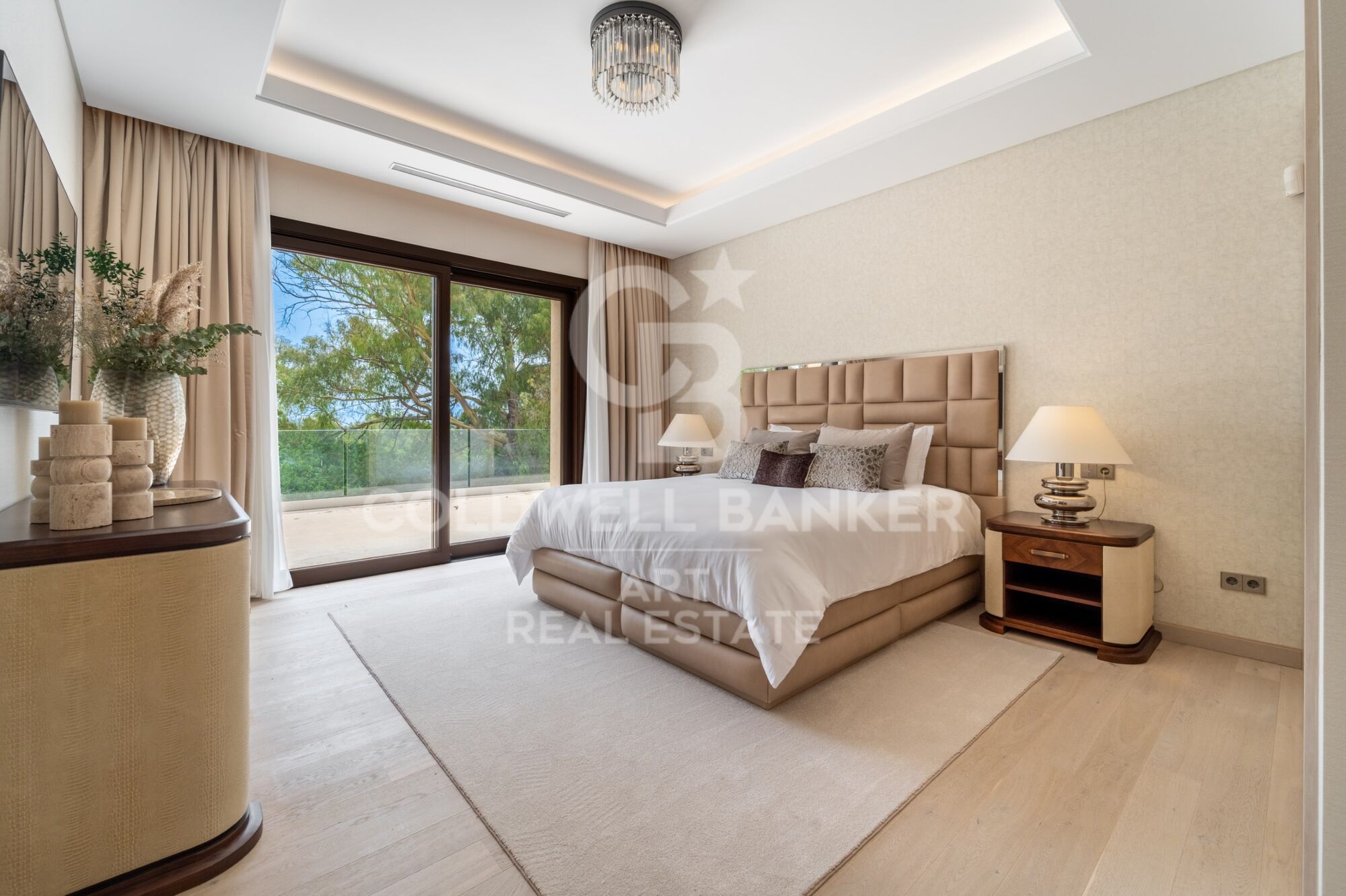 Résidence contemporaine en première ligne de golf avec vue sur la mer à Nueva Andalucía