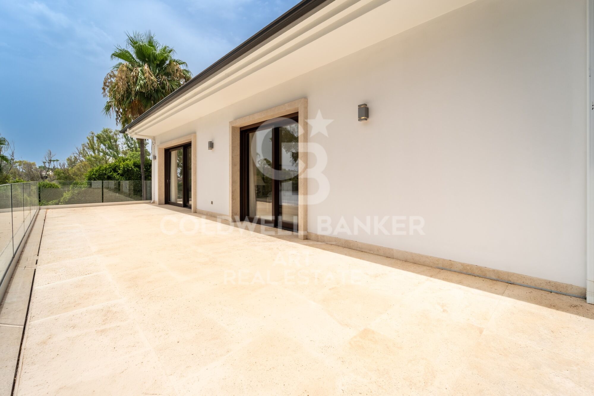 Résidence contemporaine en première ligne de golf avec vue sur la mer à Nueva Andalucía