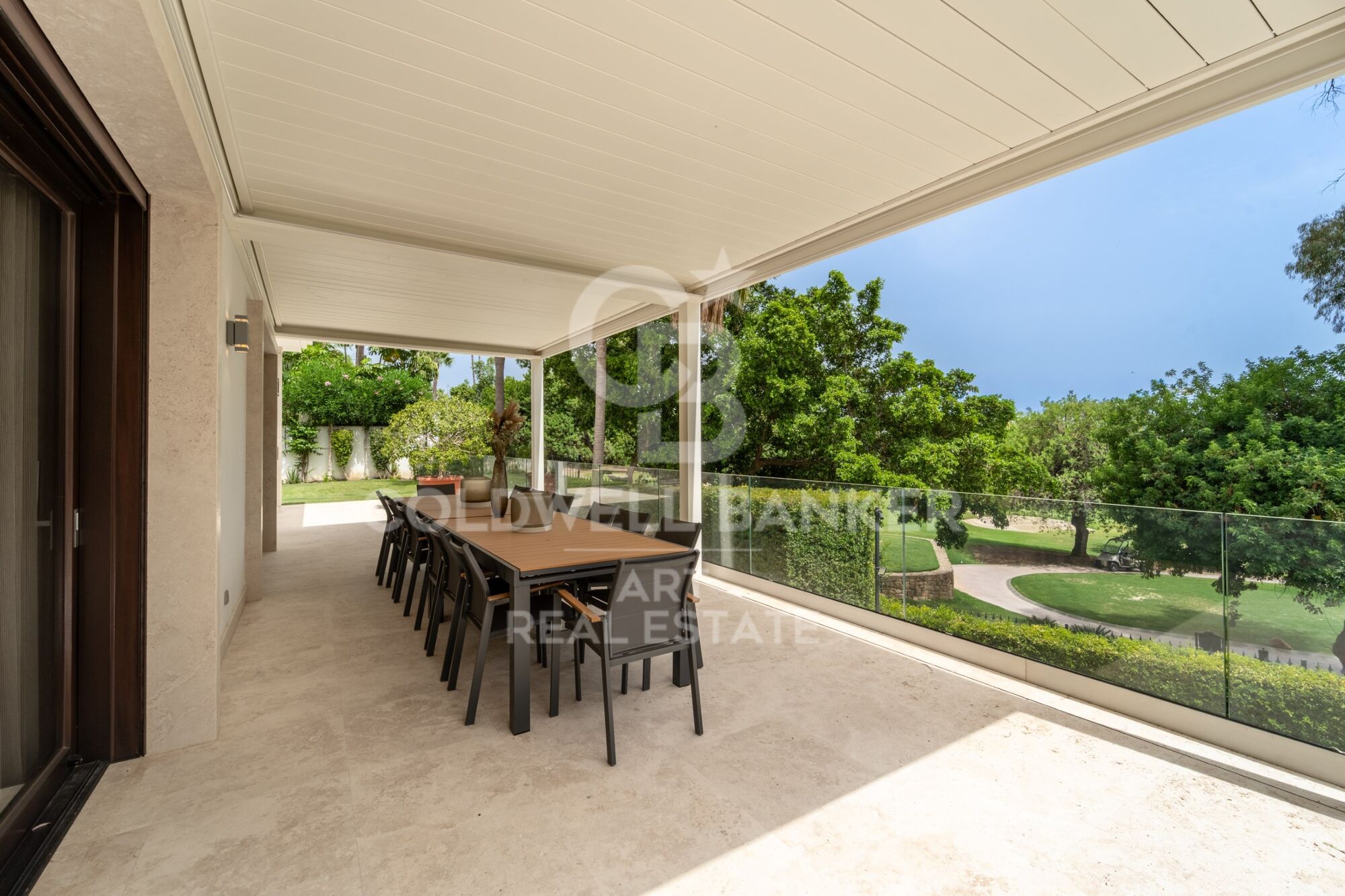 Résidence contemporaine en première ligne de golf avec vue sur la mer à Nueva Andalucía