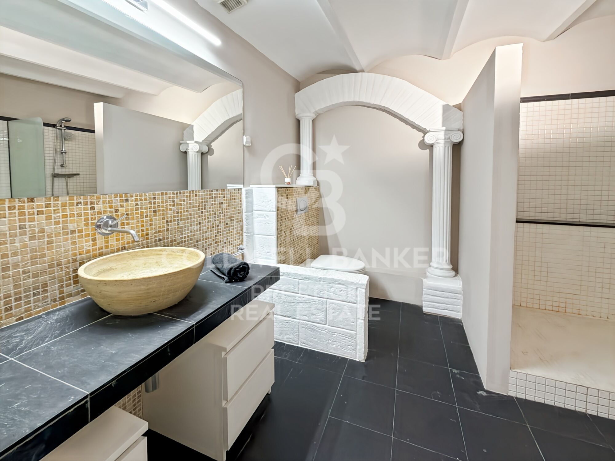 Exklusives 260 m² großes Grundstück mit zwei Kataster-Referenznummern direkt an der Plaça Tetuan