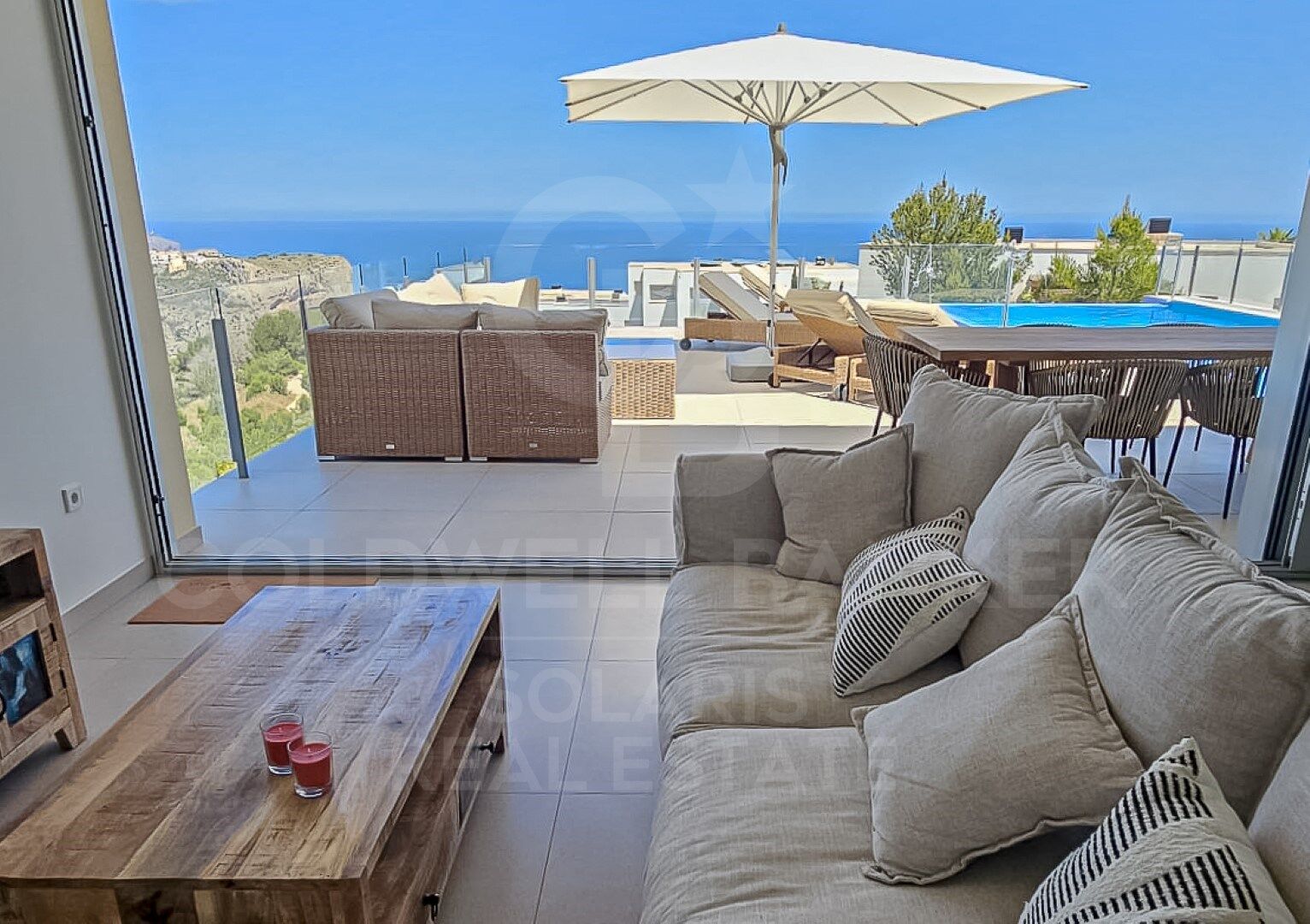 Villa Iris avec piscine à dégagement et vue sur la Méditerranée