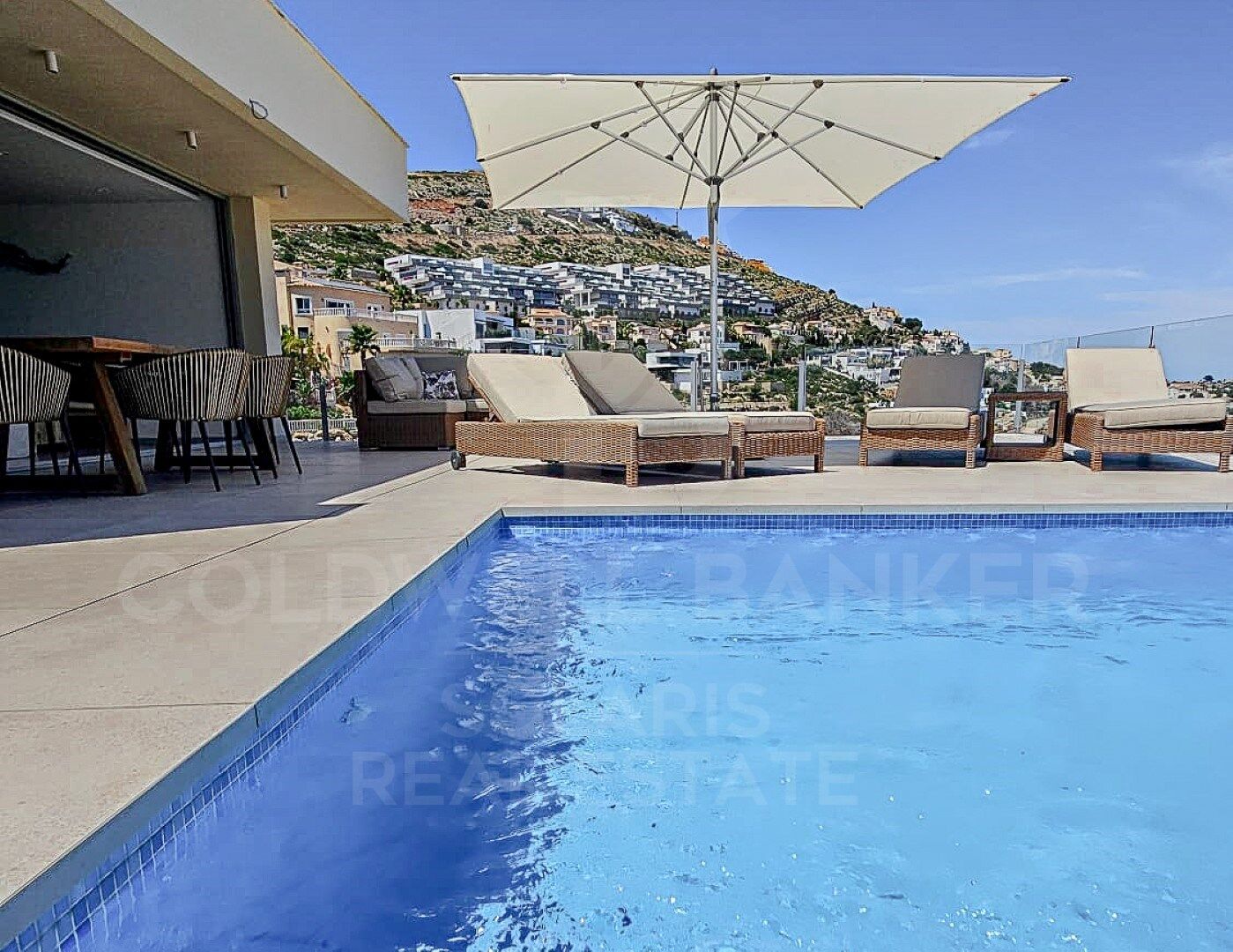 Villa Iris avec piscine à dégagement et vue sur la Méditerranée