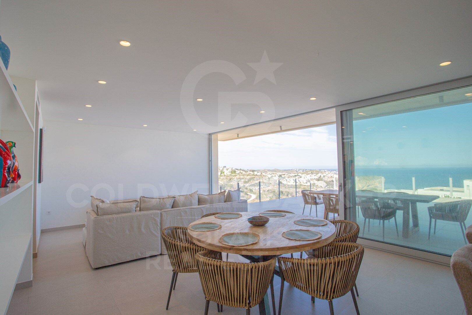 Villa Iris avec piscine à dégagement et vue sur la Méditerranée