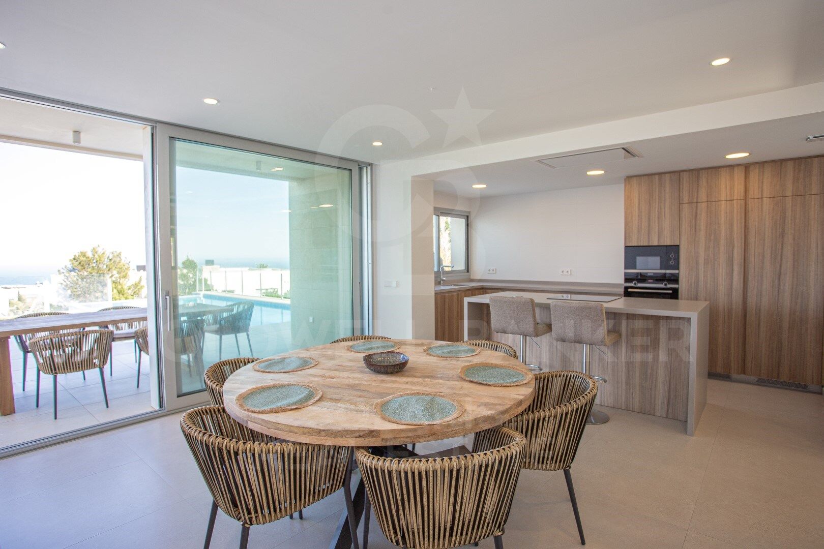 Villa Iris avec piscine à dégagement et vue sur la Méditerranée