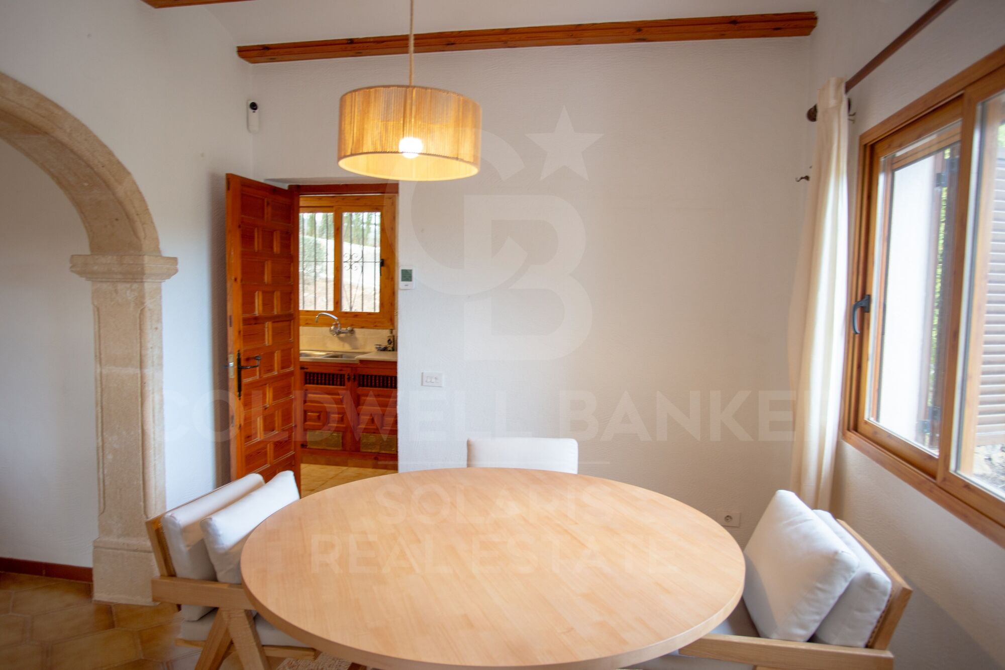 Encantadora villa en el Montgó con amplia parcela y potencial de ampliación