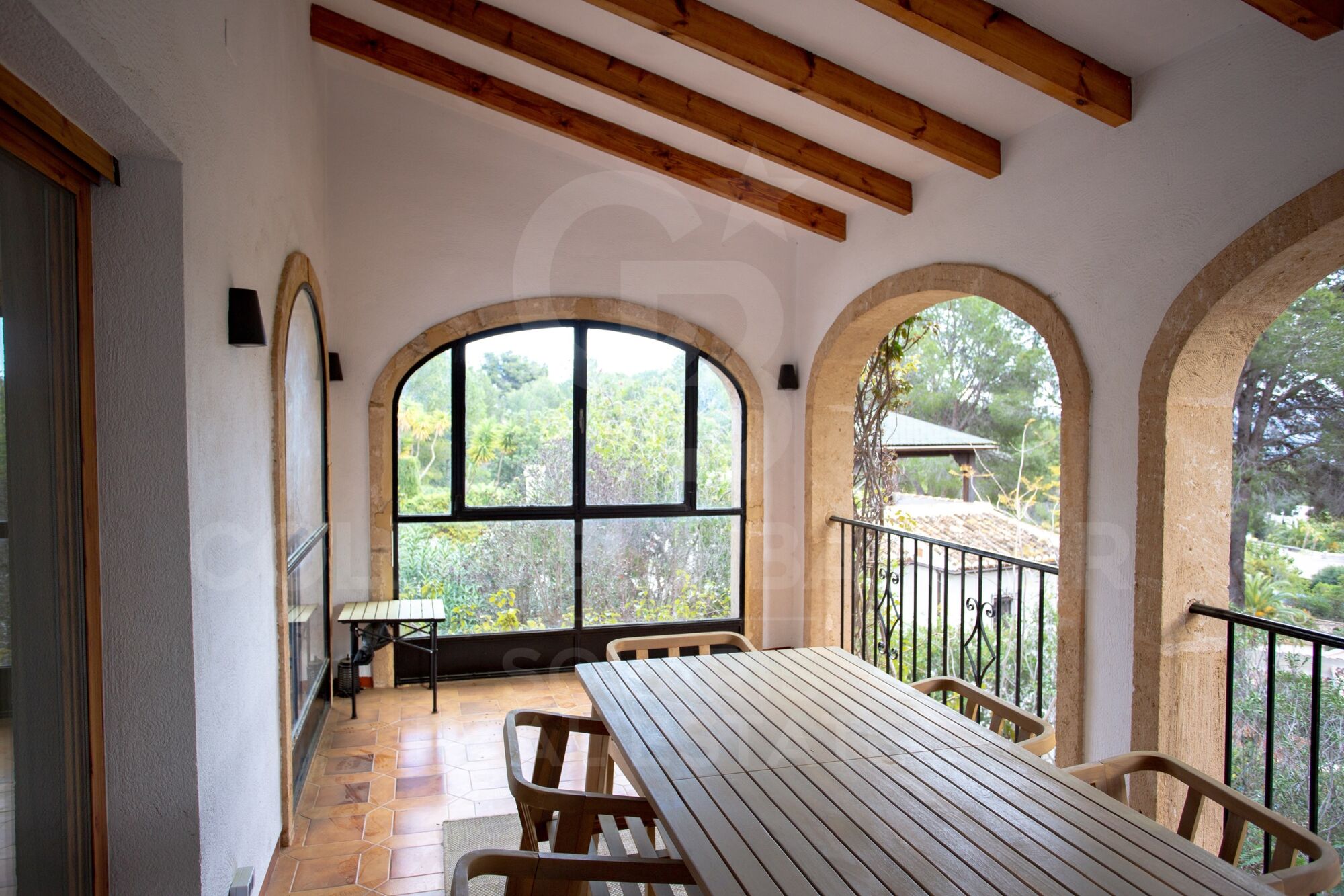 Encantadora villa en el Montgó con amplia parcela y potencial de ampliación