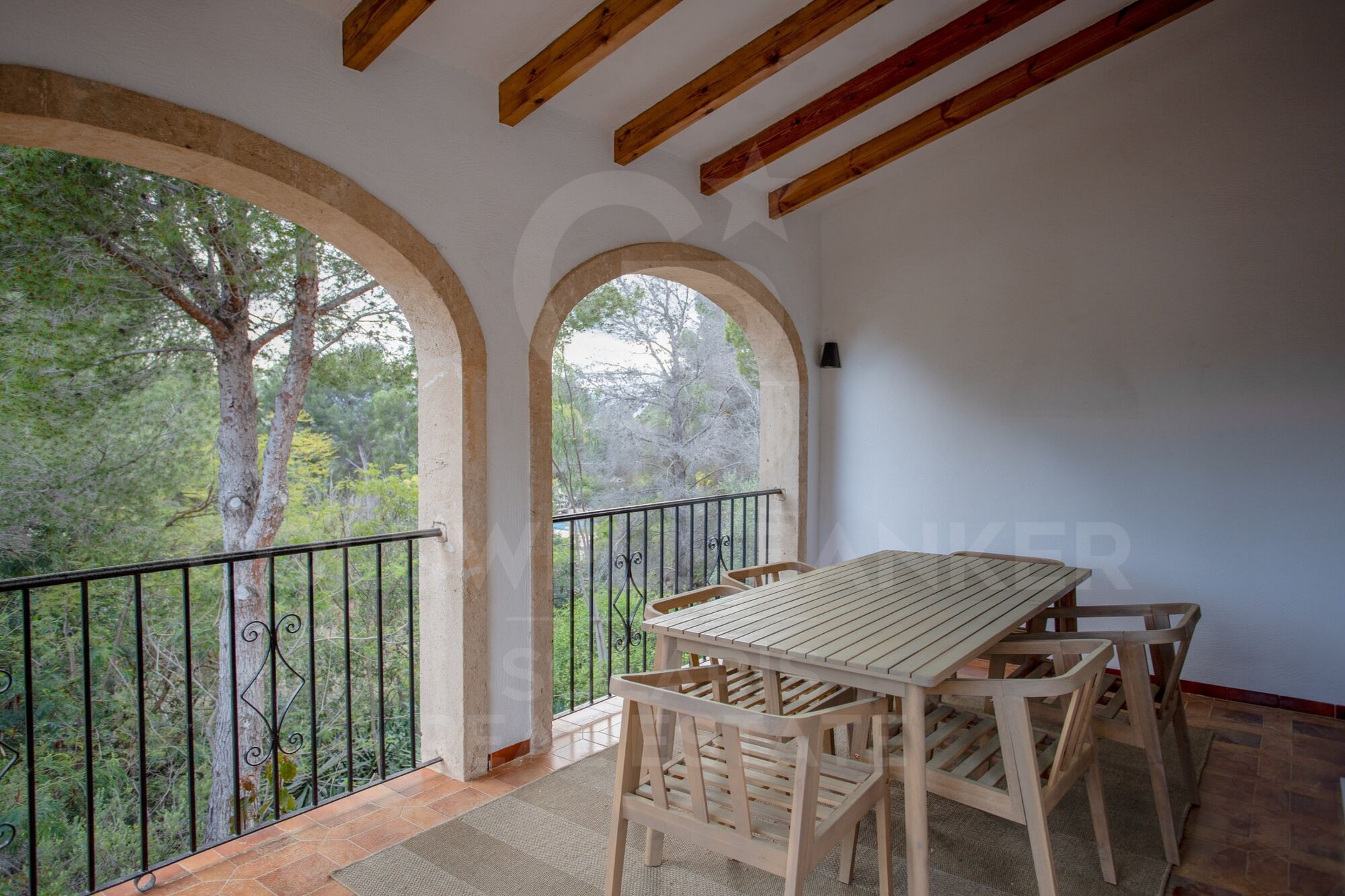 Encantadora villa en el Montgó con amplia parcela y potencial de ampliación