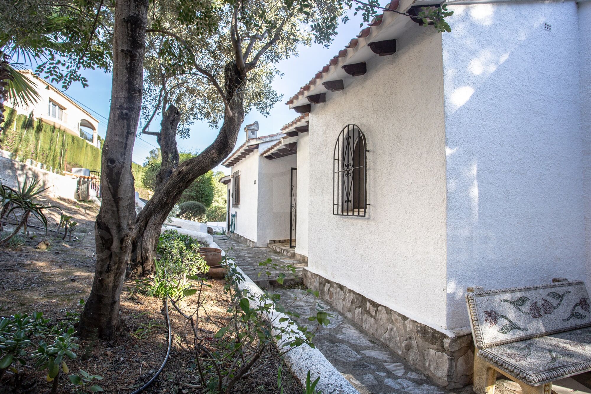 Encantadora villa en el Montgó con amplia parcela y potencial de ampliación