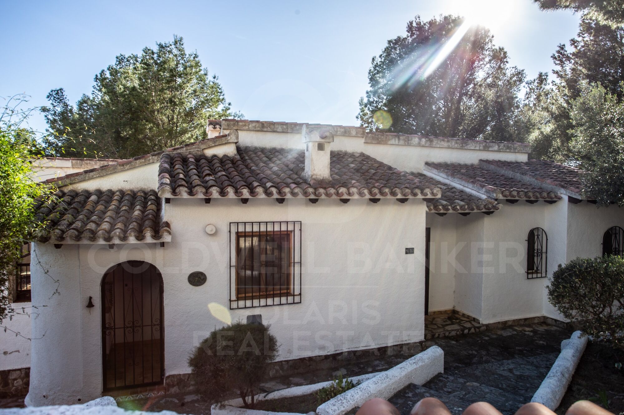 Encantadora villa en el Montgó con amplia parcela y potencial de ampliación