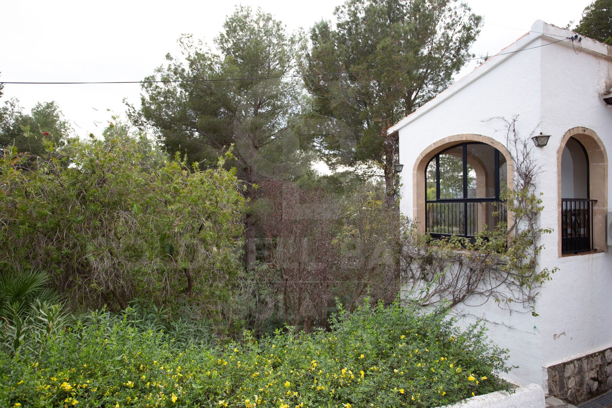 Encantadora villa en el Montgó con amplia parcela y potencial de ampliación