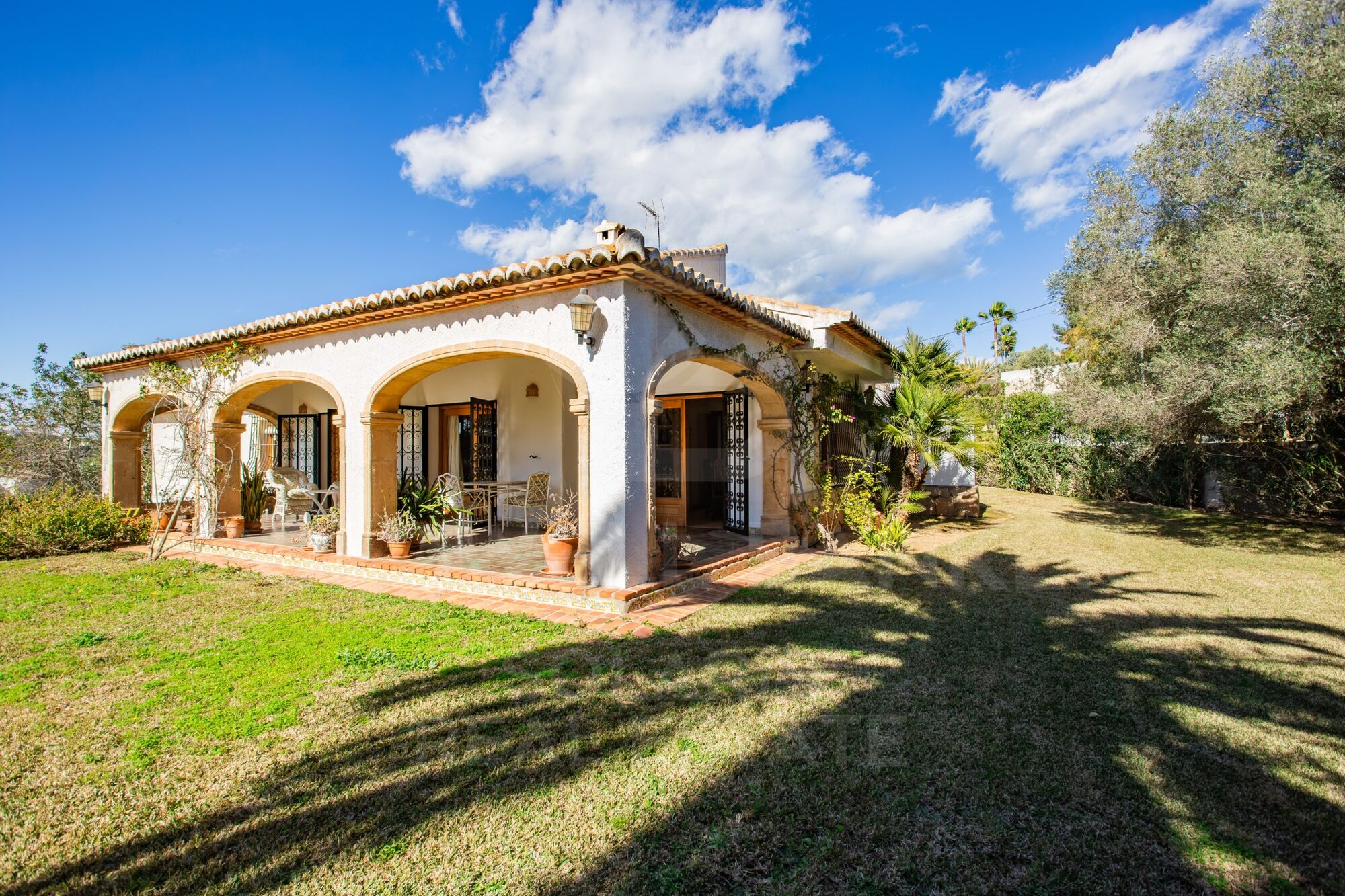 Spacious villa on one floor with a large plot and great development potential