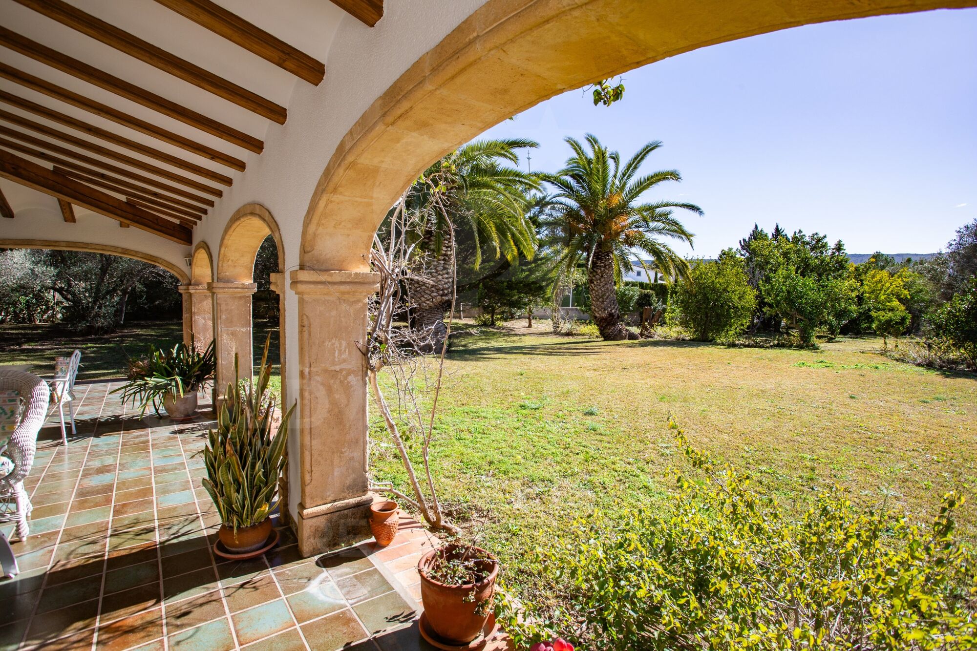Spacious villa on one floor with a large plot and great development potential