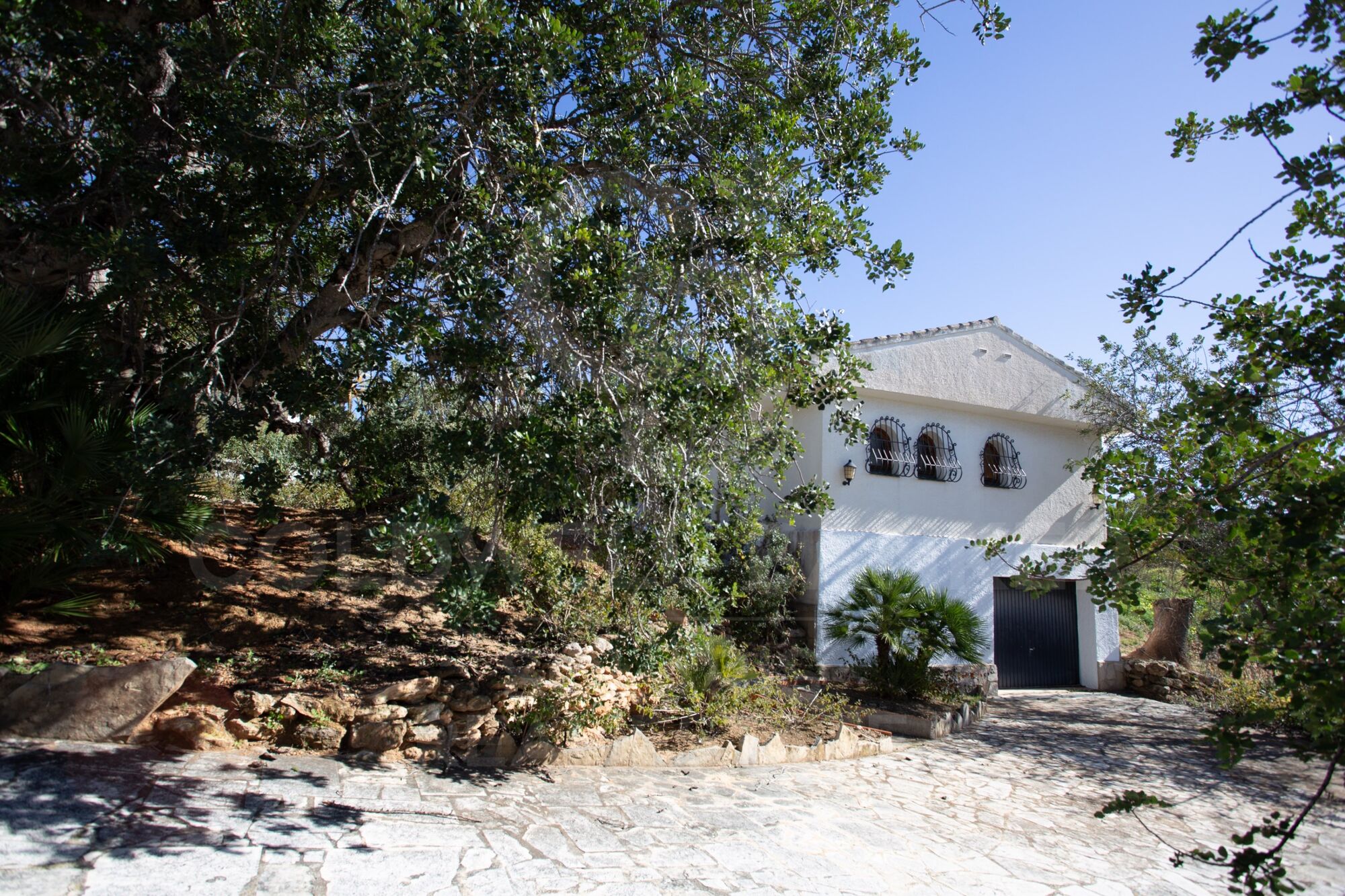 Spacious villa on one floor with a large plot and great development potential