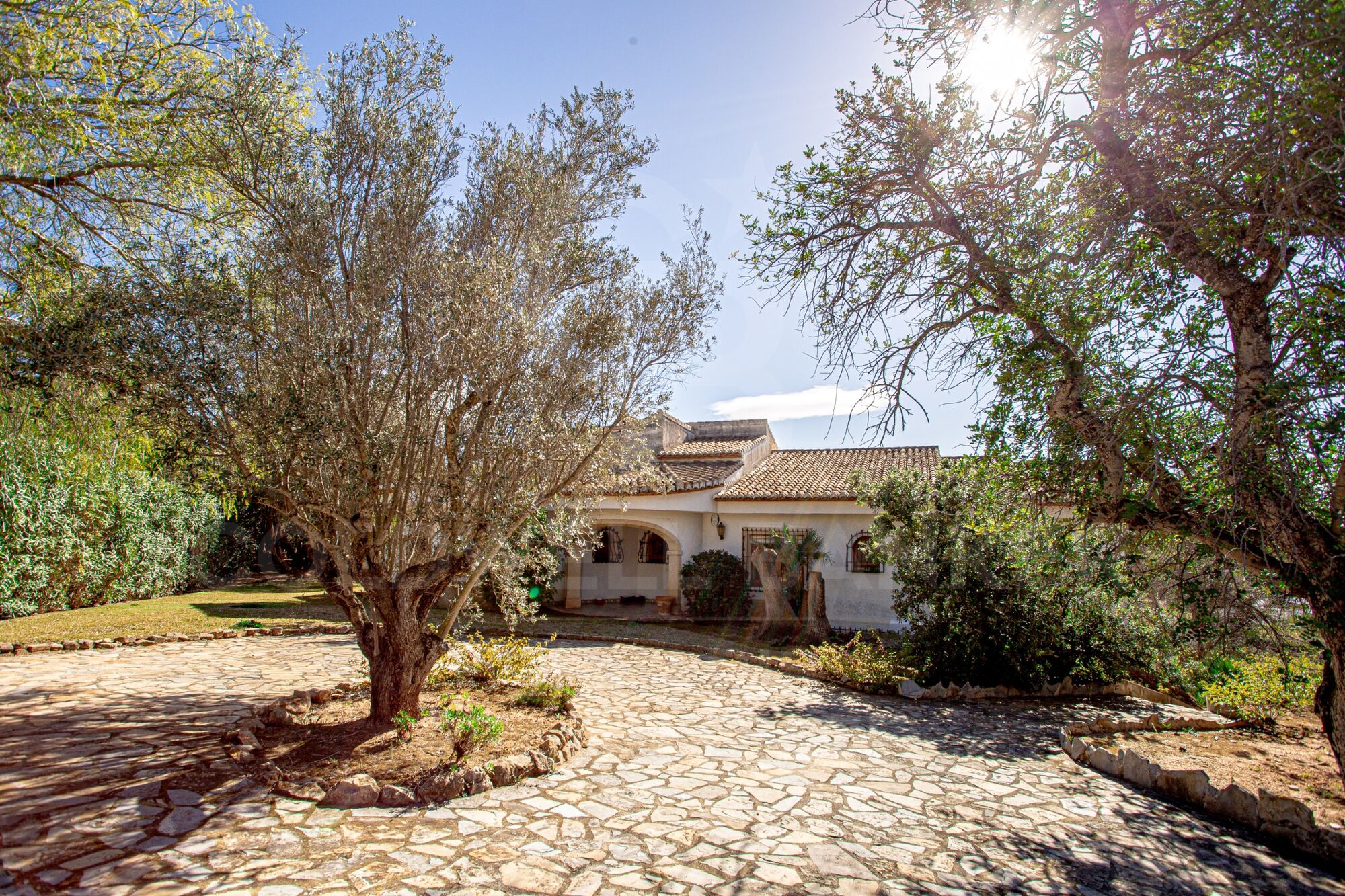 Spacious villa on one floor with a large plot and great development potential