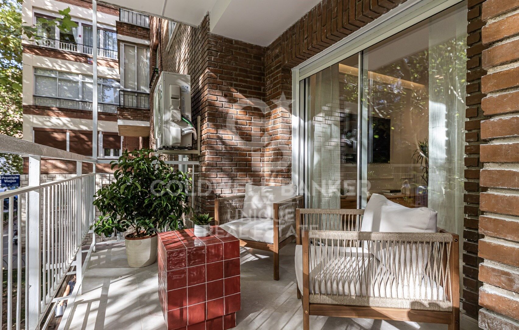 Piso de 4 habitaciones, terraza y garaje en Cuatro caminos