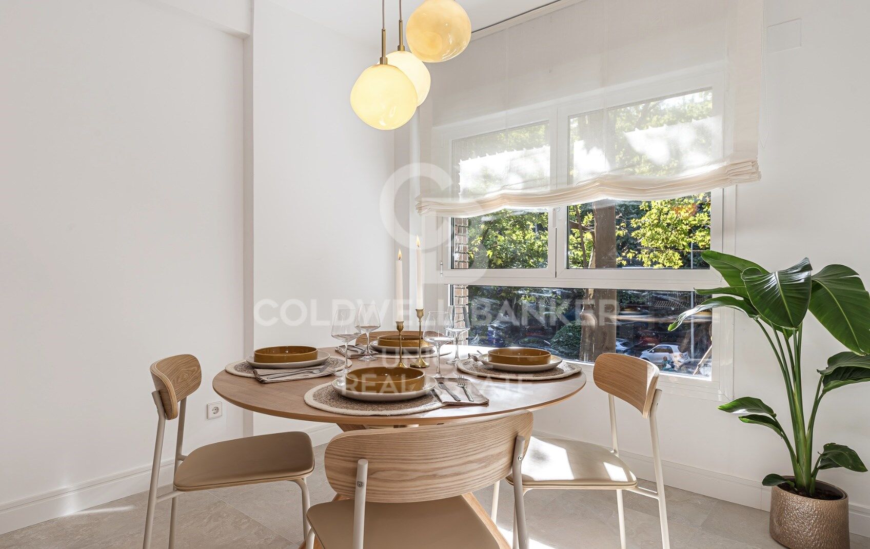 Piso de 4 habitaciones, terraza y garaje en Cuatro caminos