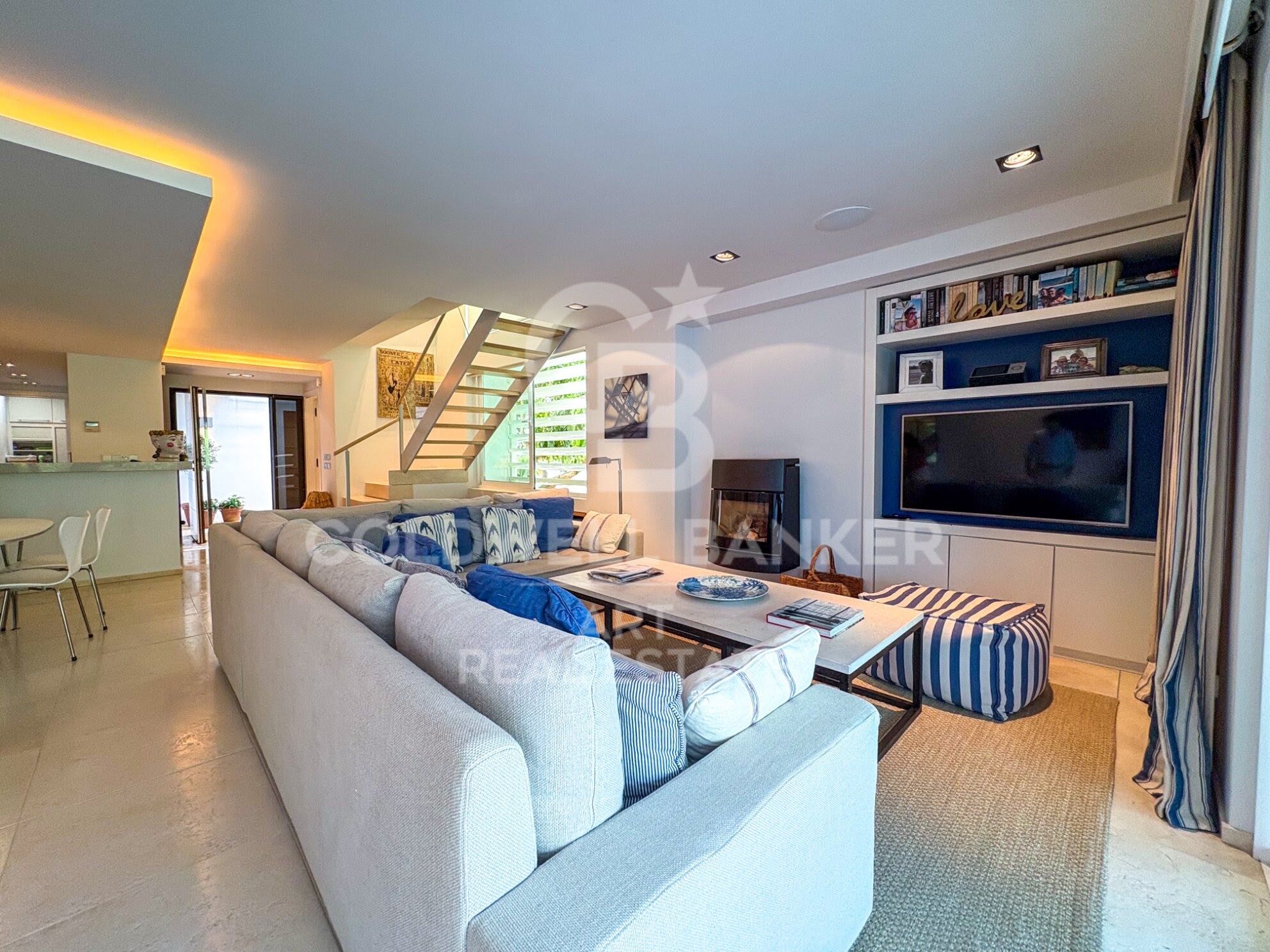 Townhouse with La Concha Views in the Heart of Golf Valley