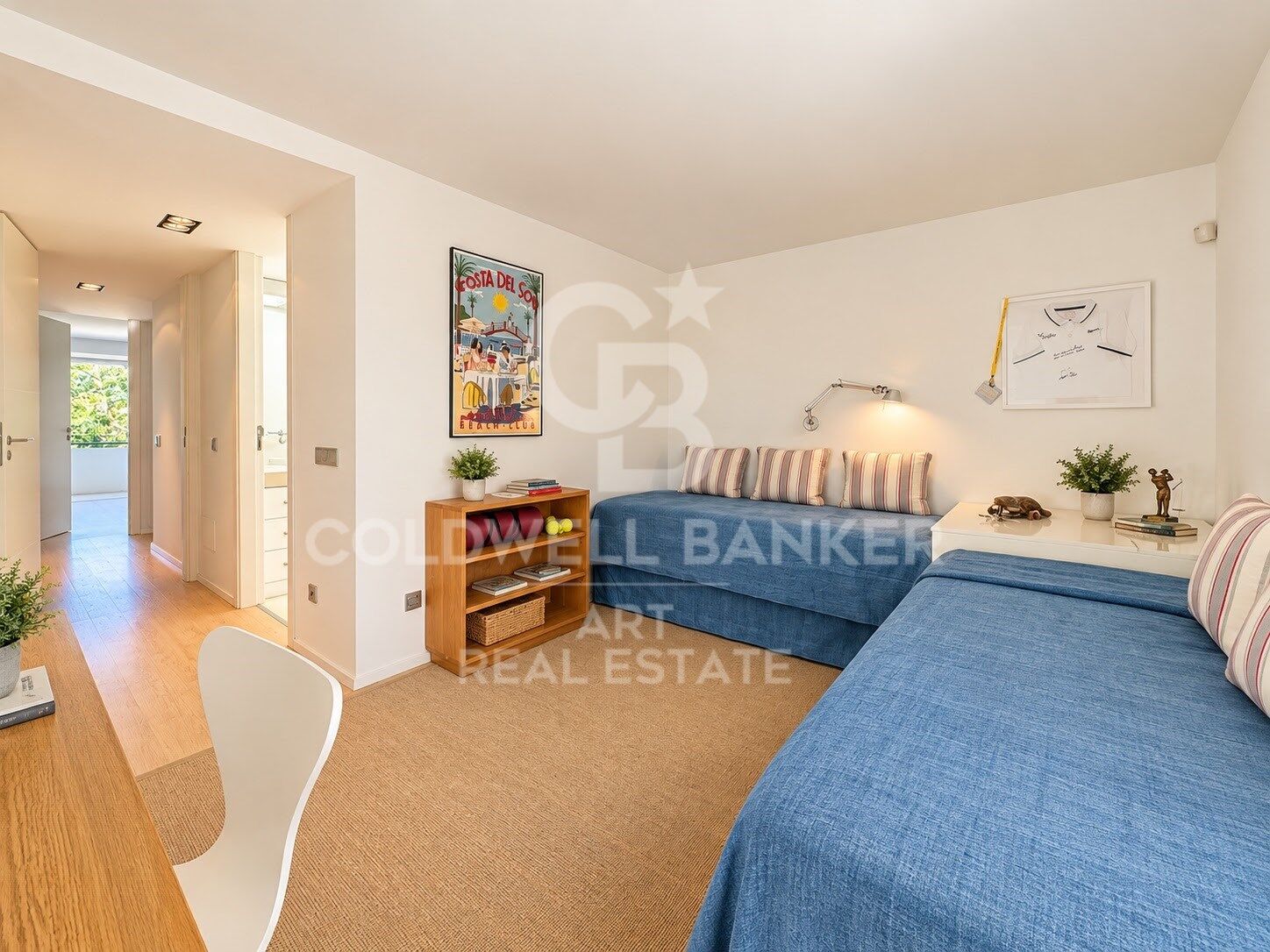 Townhouse with La Concha Views in the Heart of Golf Valley