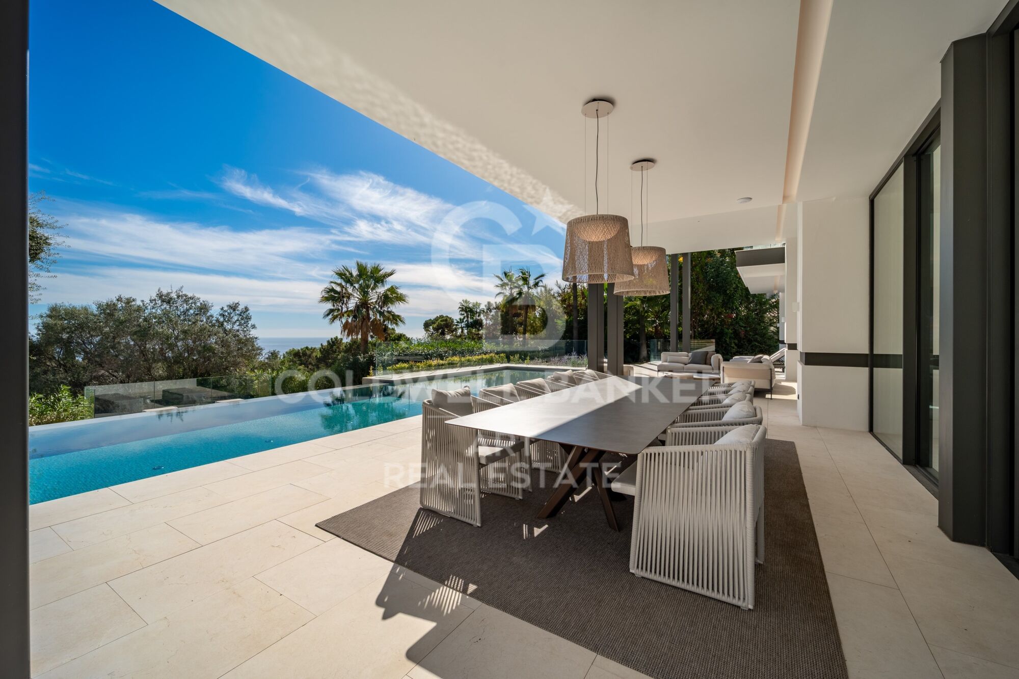 Contemporary Mediterranean Elegance in Cascada de Camoján