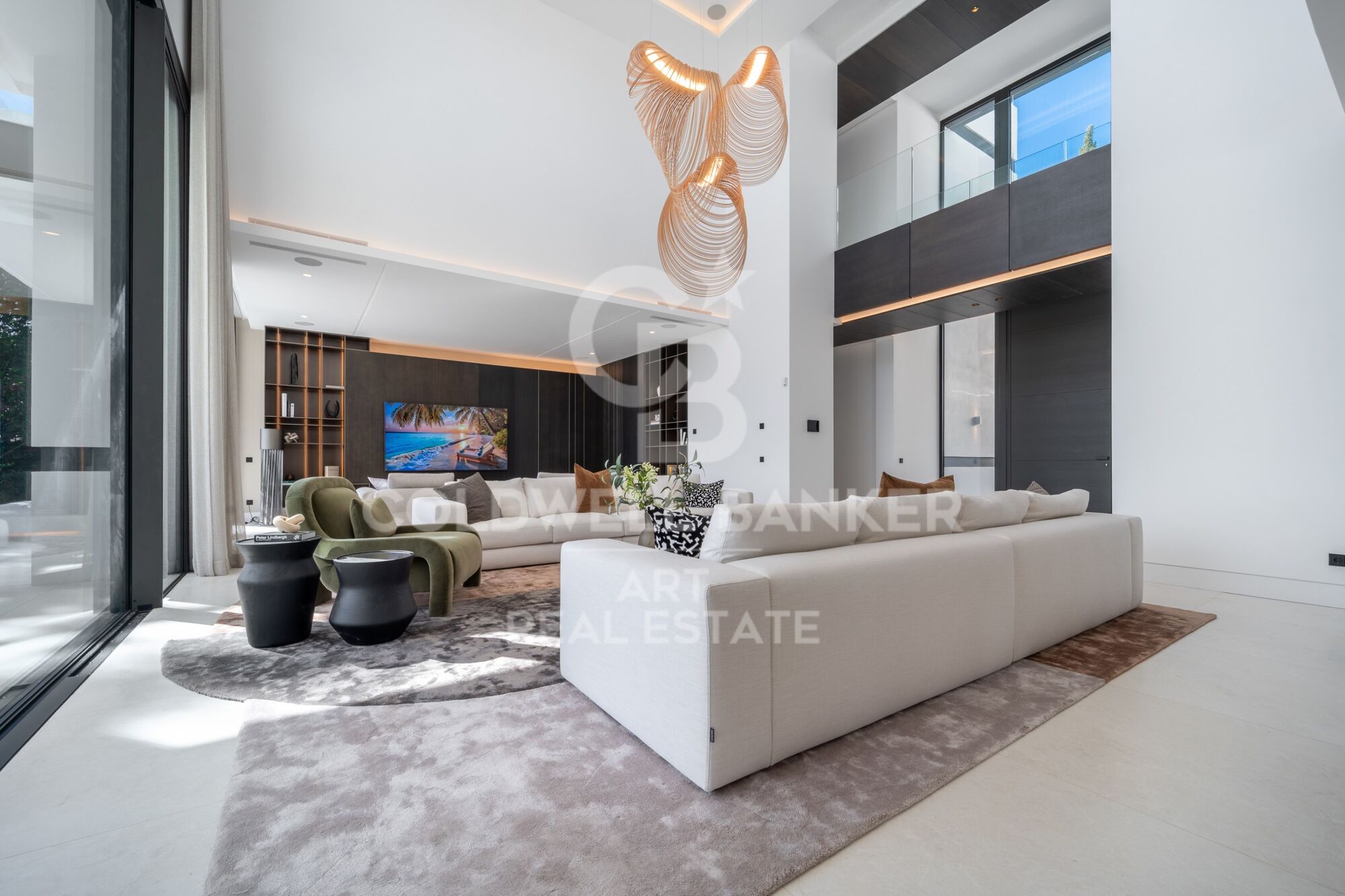 Contemporary Mediterranean Elegance in Cascada de Camoján