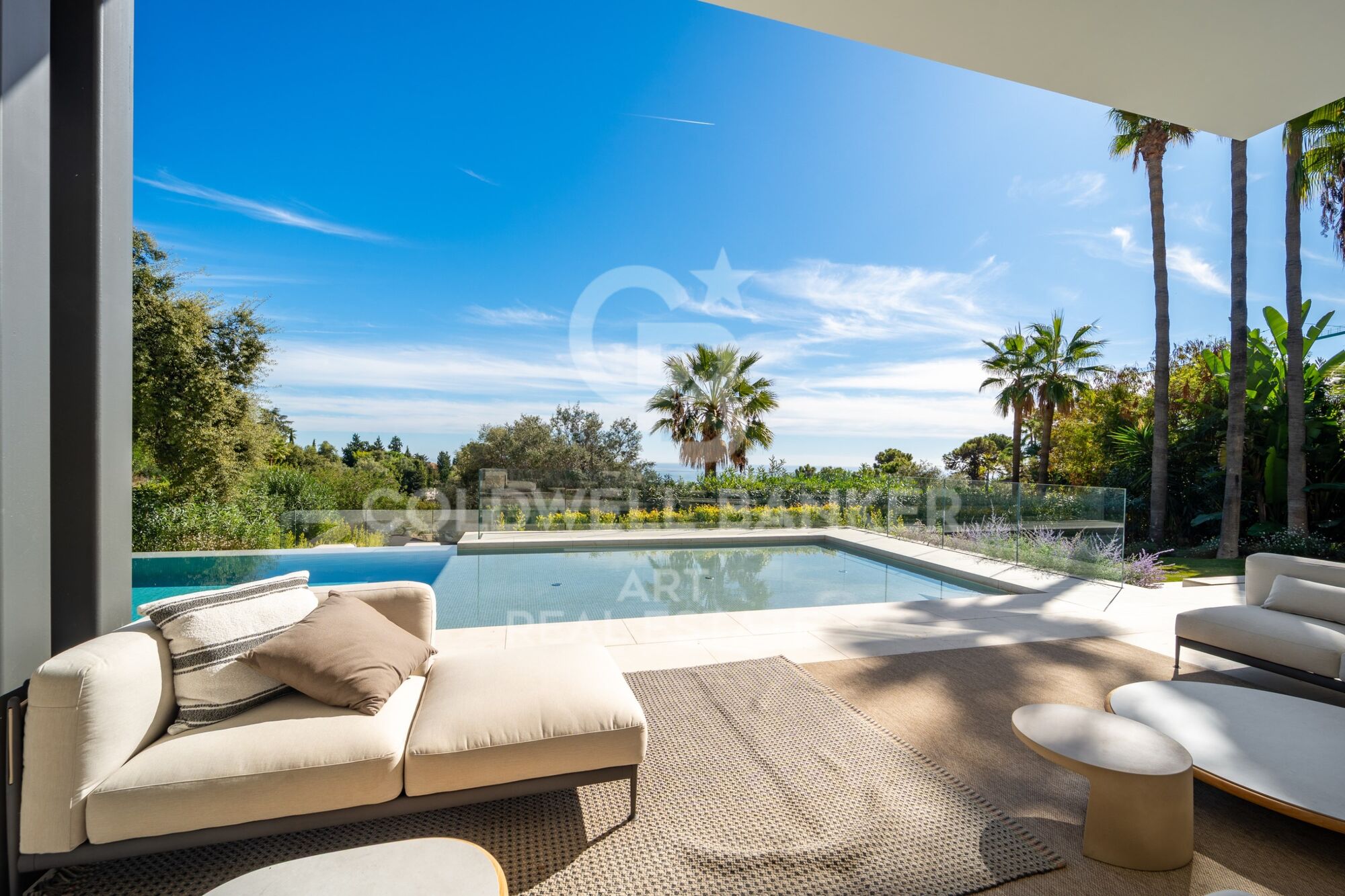 Contemporary Mediterranean Elegance in Cascada de Camoján