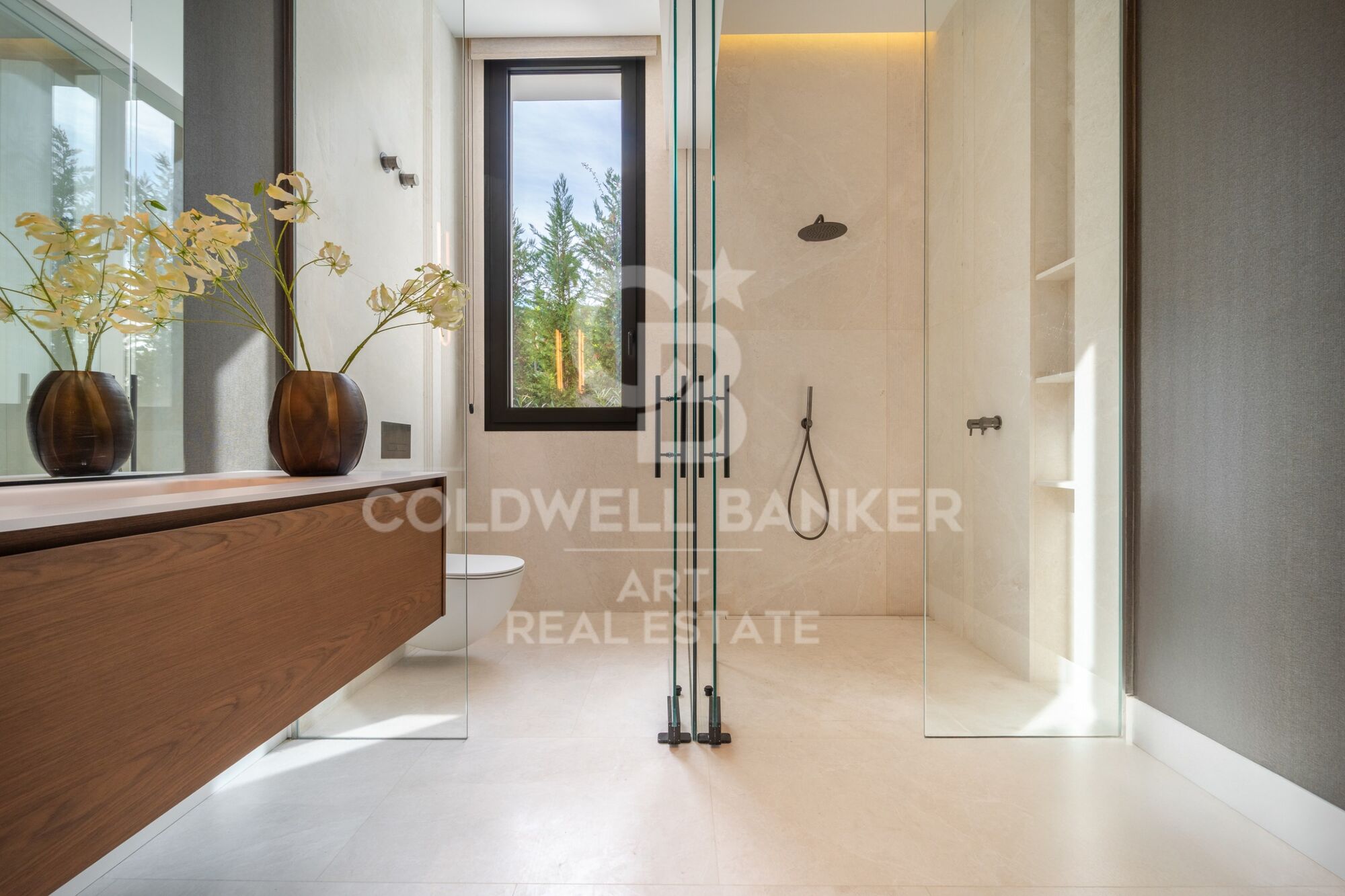 Contemporary Mediterranean Elegance in Cascada de Camoján