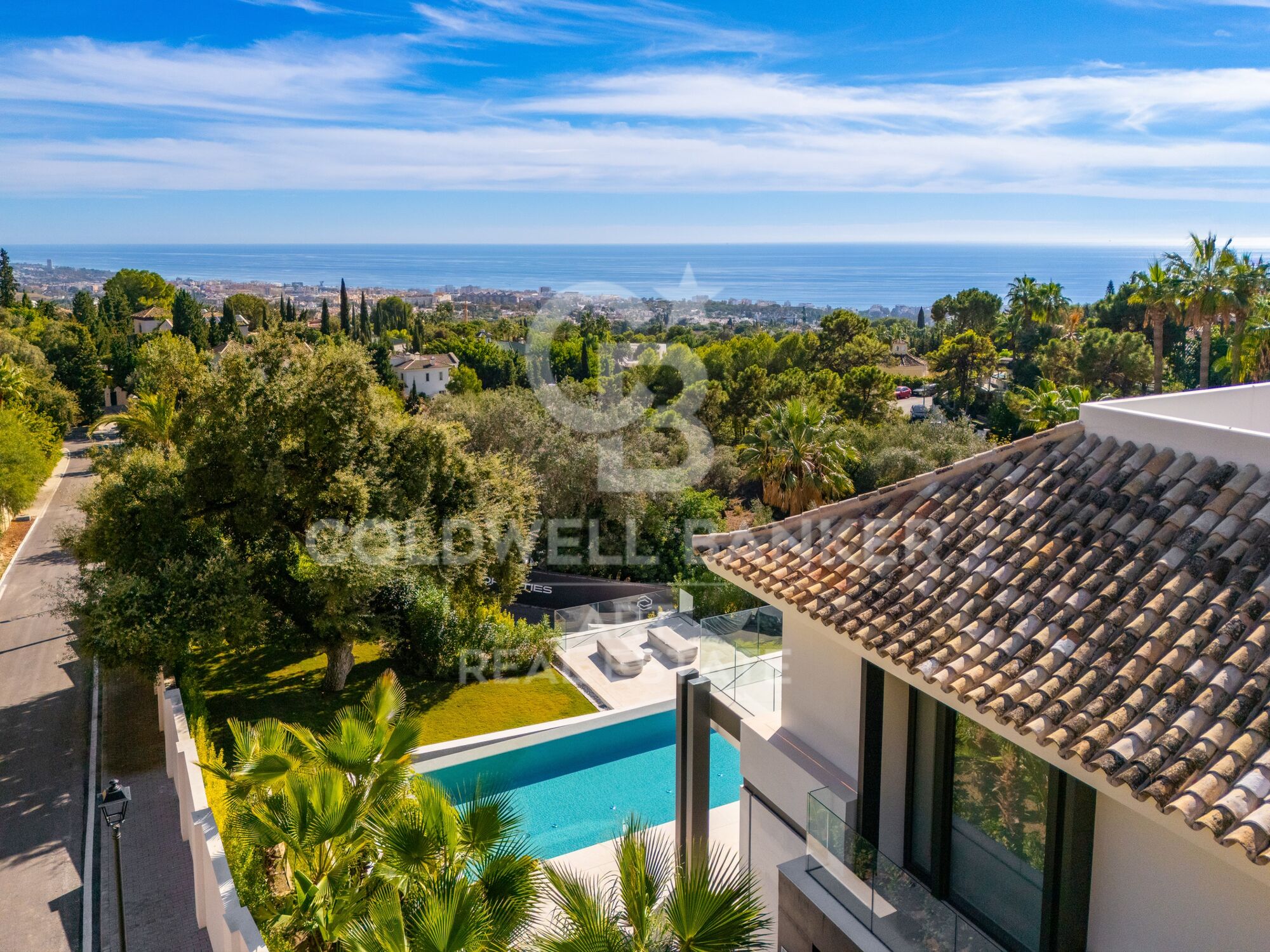 Contemporary Mediterranean Elegance in Cascada de Camoján