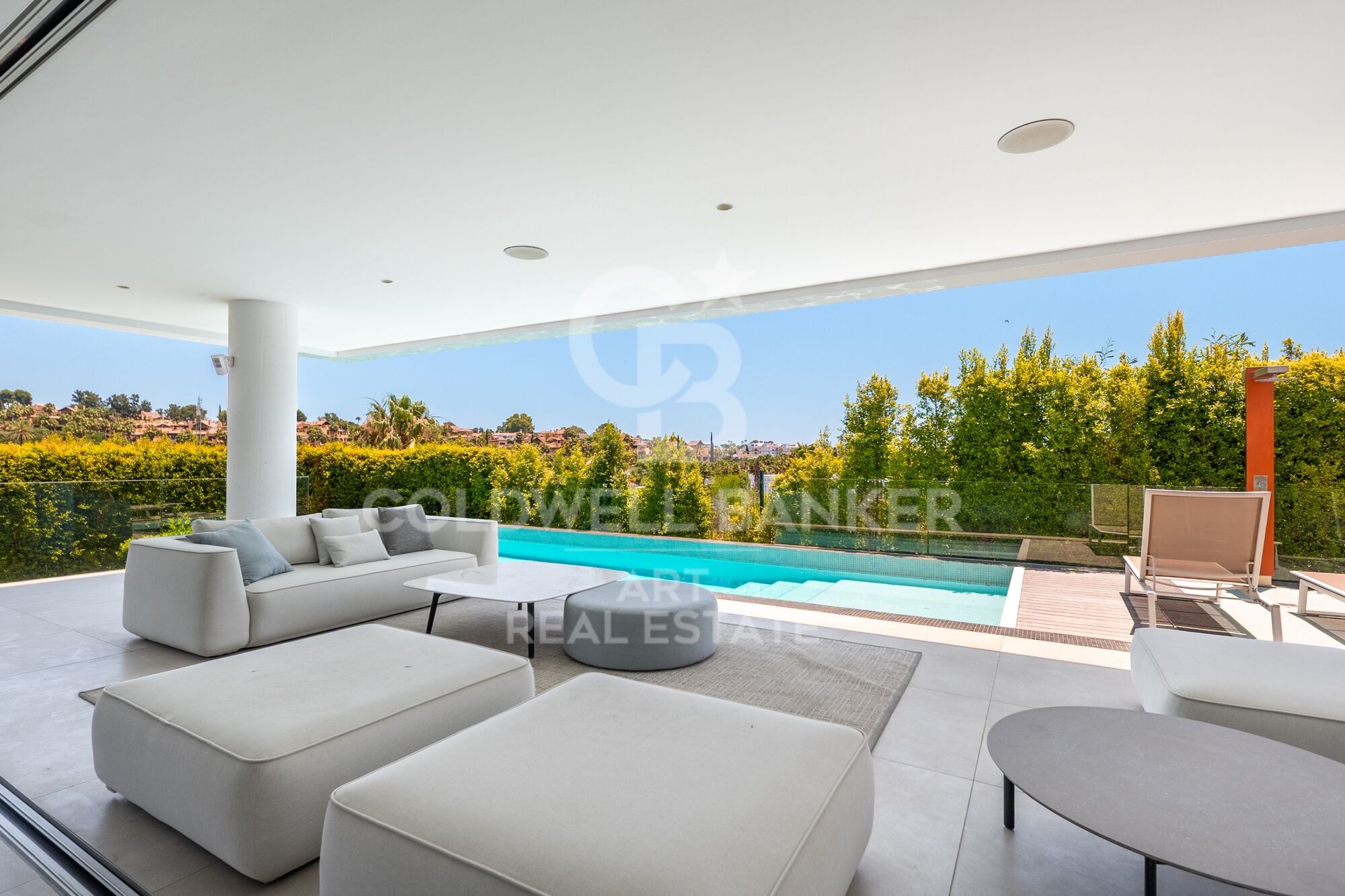 Contemporary Villa by the Golf Course with Panoramic Views