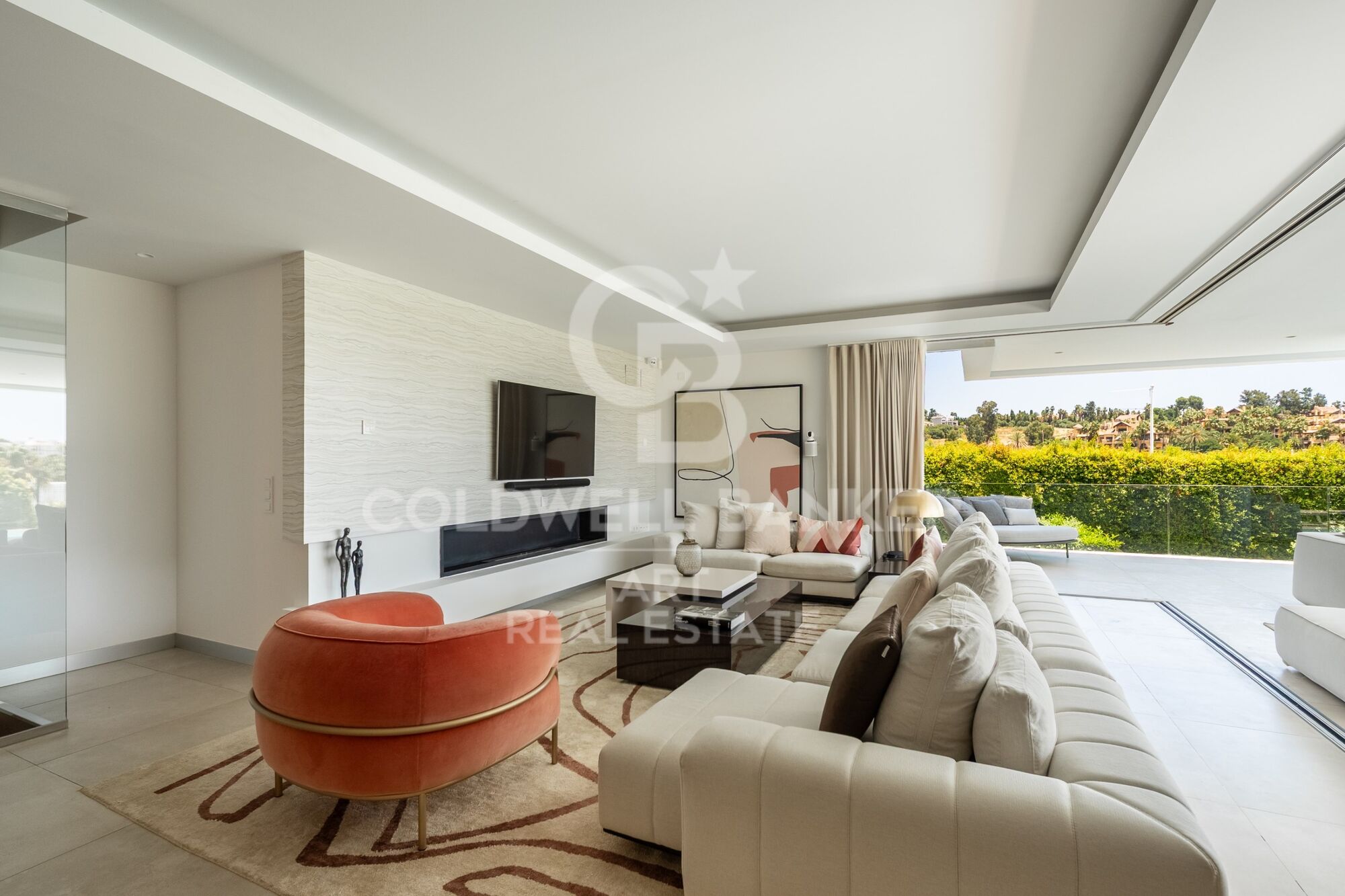 Contemporary Villa by the Golf Course with Panoramic Views